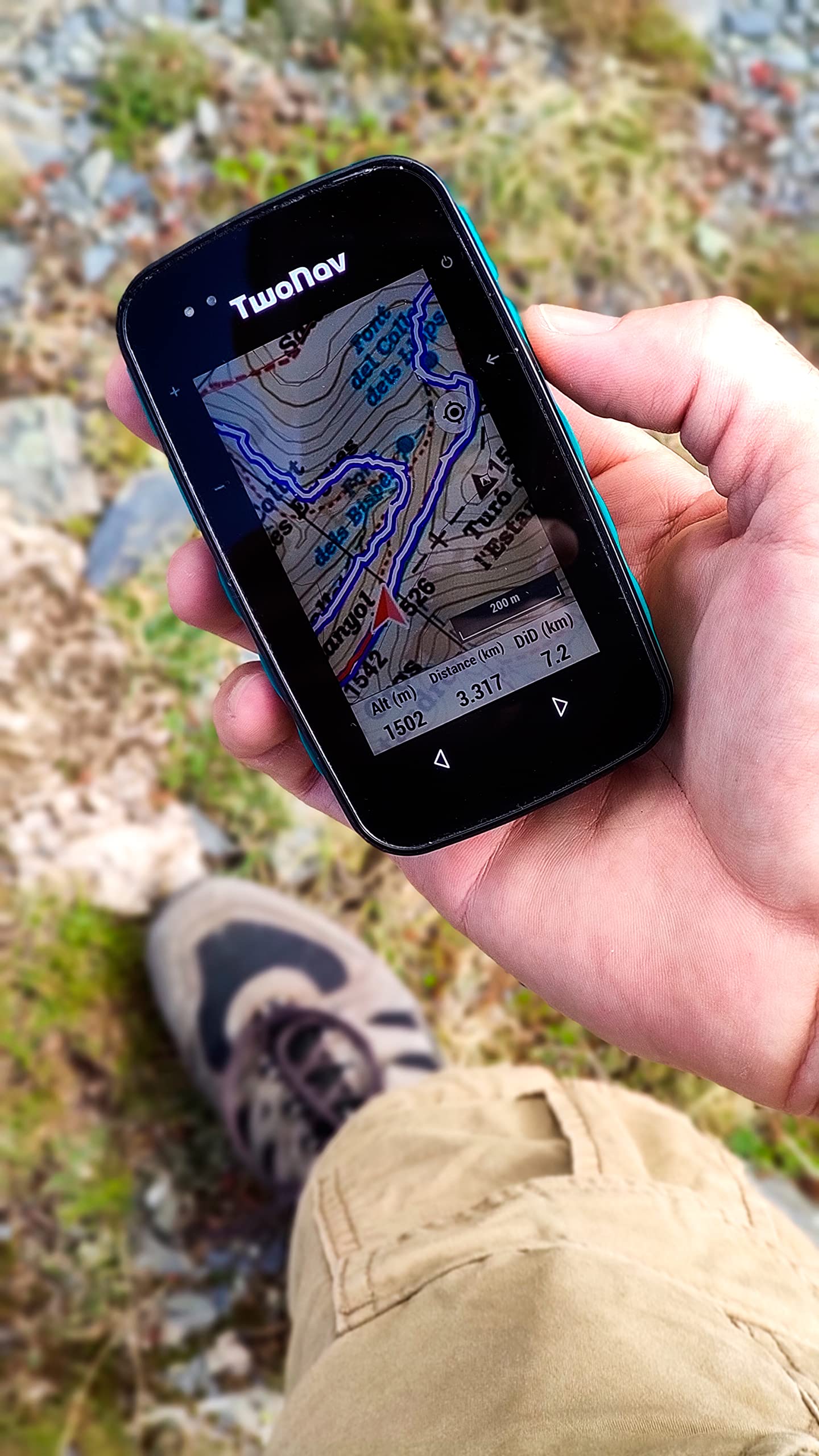 TwoNav - GPS Cross - Multideporte Bicicleta Ciclismo BTT Senderismo Trekking/Compacto y Ligero/Pantalla 3.2" / Autonomía 20 h/Memoria 32 GB/Mapa topográfico Incluido