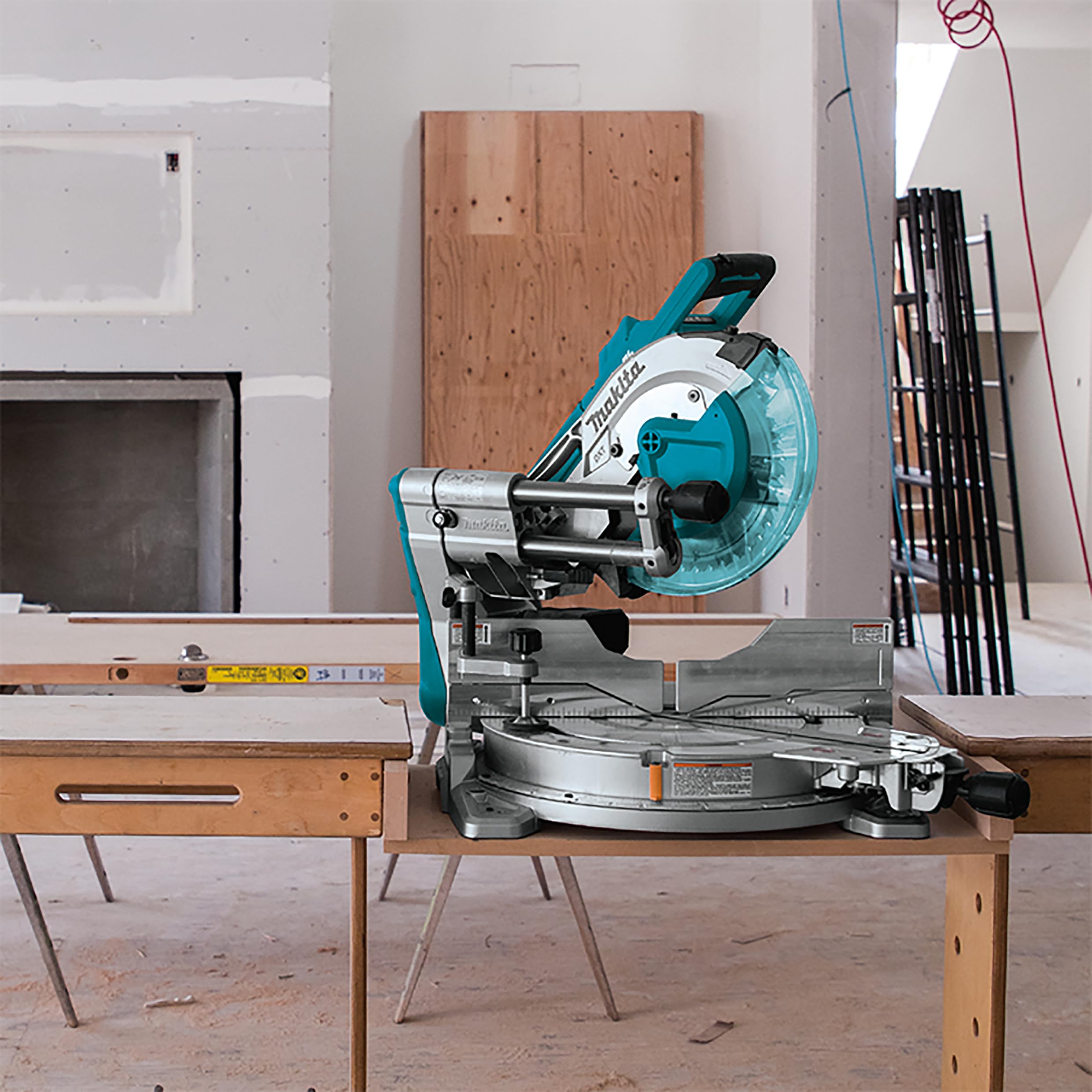 MAKITA DLS211ZU Scie à onglets radiale 36V LXT Ø305 mm avec module AWS