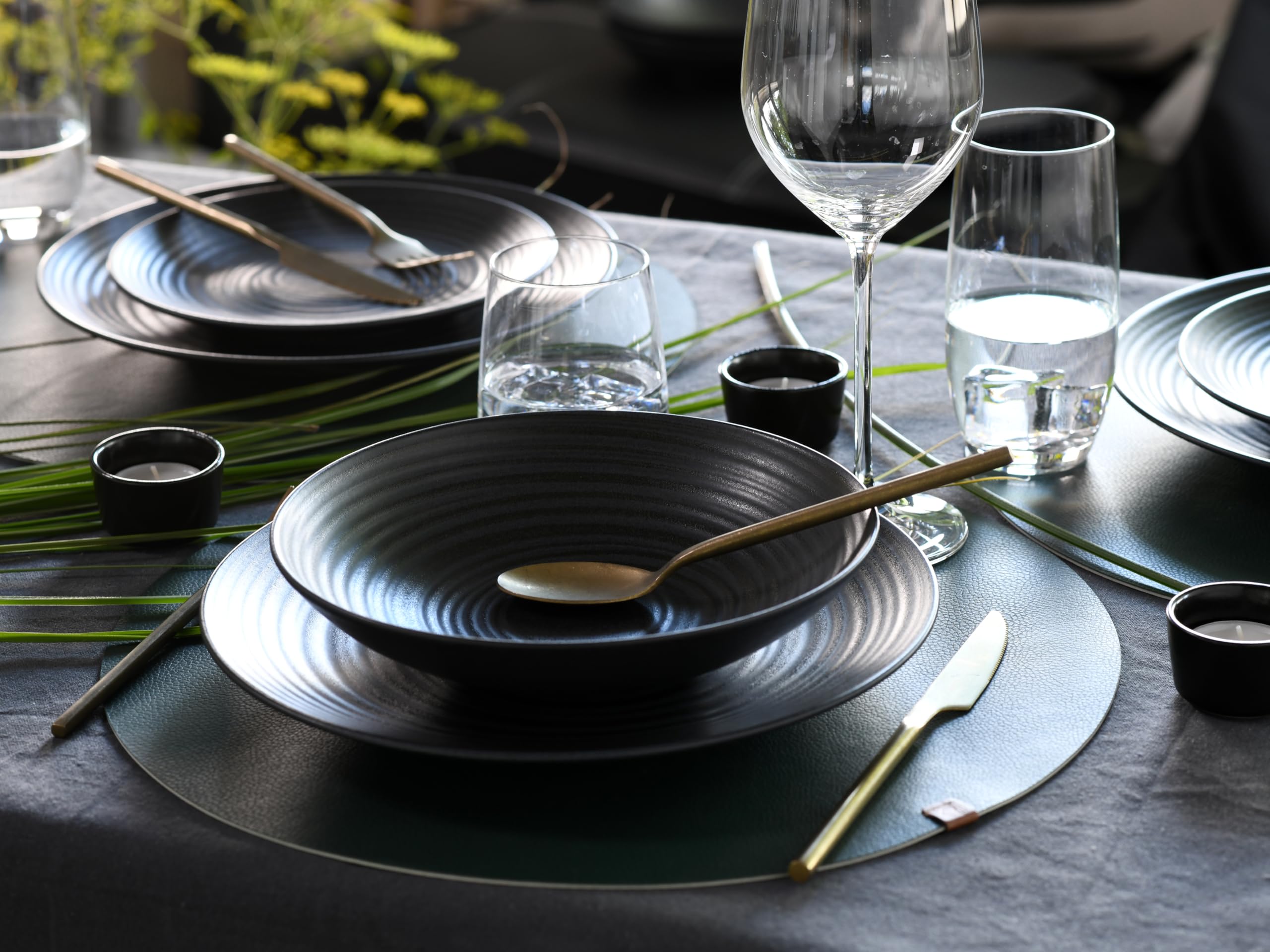CreaTable, 20568, seria Lava Stone Black, 24-częściowy zestaw naczyń dla 6 osób, serwis kombi z kamionki, nadaje się do mycia w zmywarce i używania w kuchence mikrofalowej, wyprodukowano w Portugalii