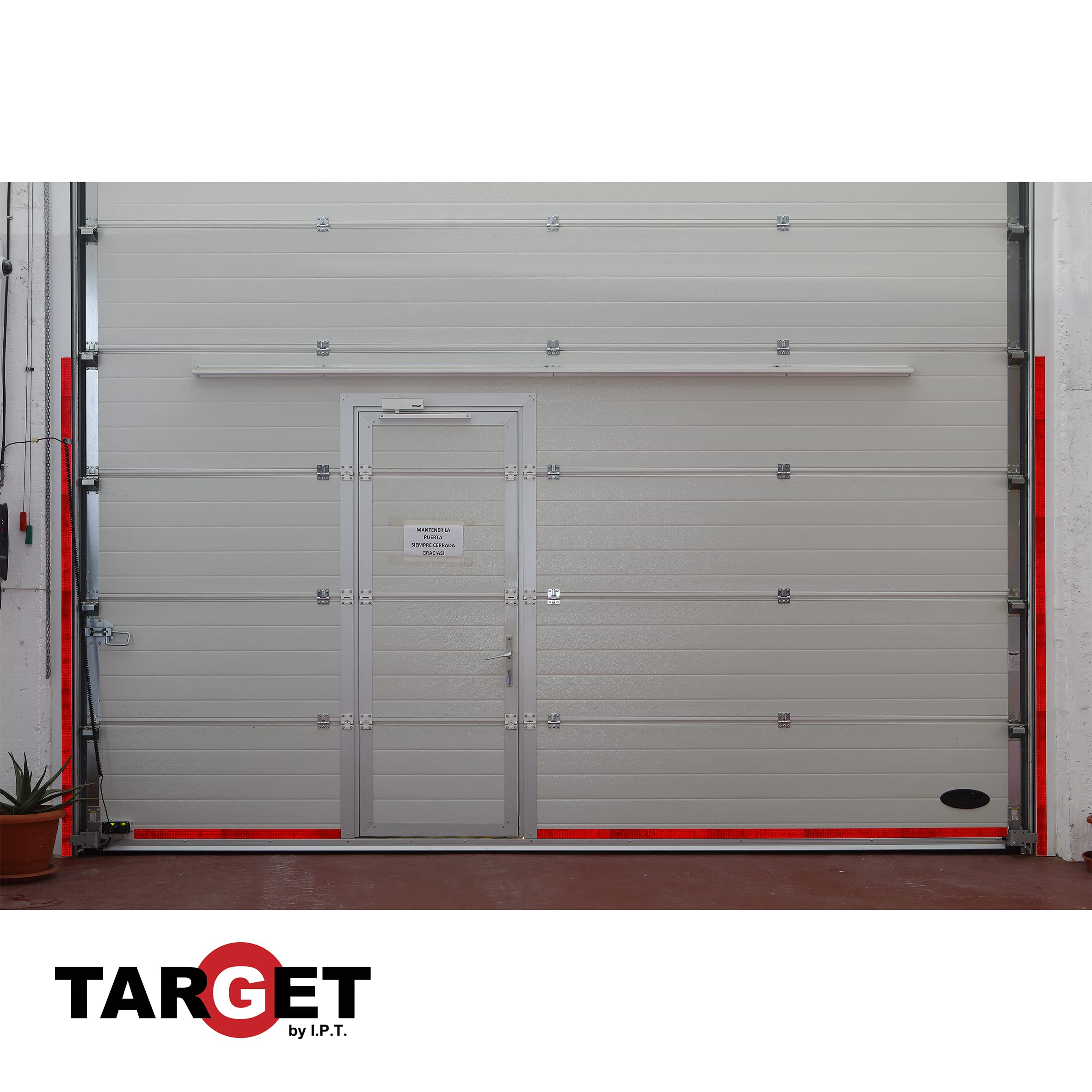 TARGET CRR33100 - Cinta Reflectante - Adhesiva - 33 Metros x 100 Milímetros - Advertencia - Señalización - Marcaje - Extra Ancha - Peligro - Seguridad - Roja