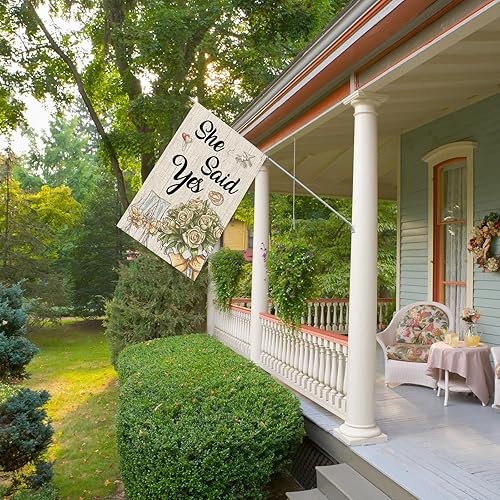 Miniatura 4 de INNORU Bandera de jardín con texto en inglés "She Said Yes", letrero de jardín para fiesta de boda, novia para ser, fiesta de despedida de soltera,