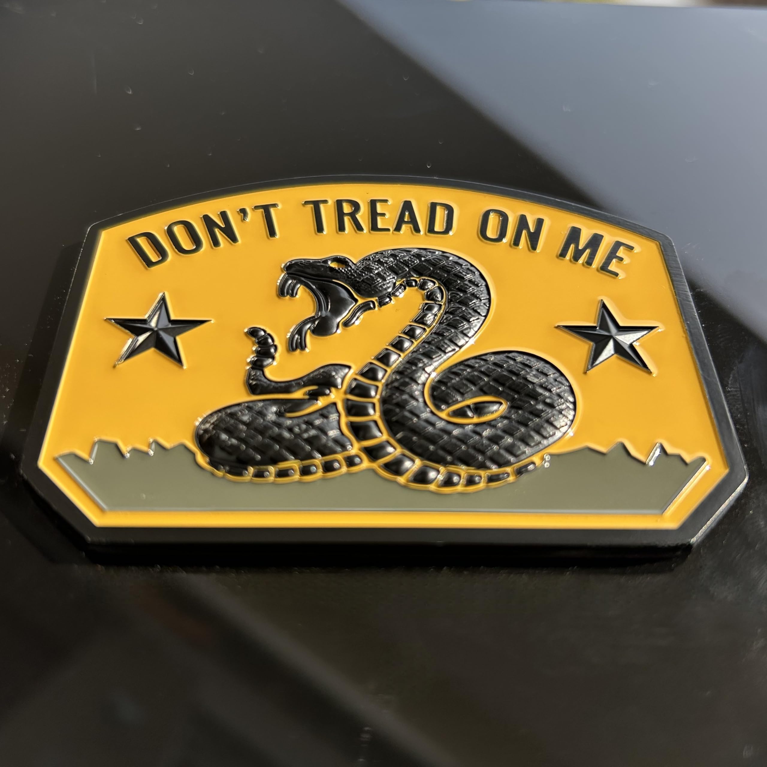 Gadsden Flag Rattlesnake Car Emblem 3D Metal Decal with “Don’T Tread ON ME” Slogan, 3M Adhesive, Perfect for Cars, Motorcycles, Windows, Doors, and Flat Surfaces (Matt Black Yellow)