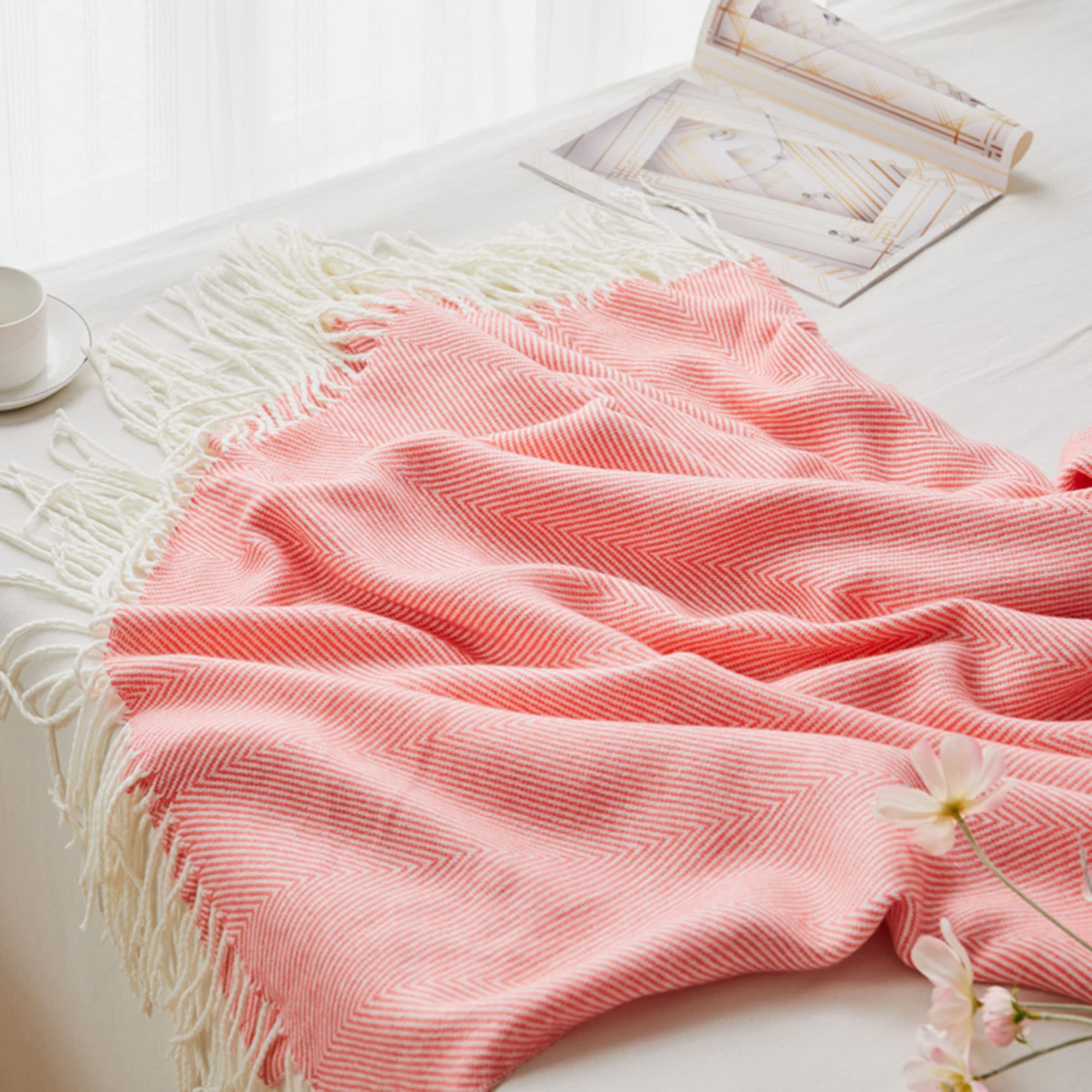 Coperta lavorata a mano, morbida e leggera con frange nappe, soffice e strutturata, decorativa per letto, divano, sedia, copriletto, 150 x 200 cm, rosa