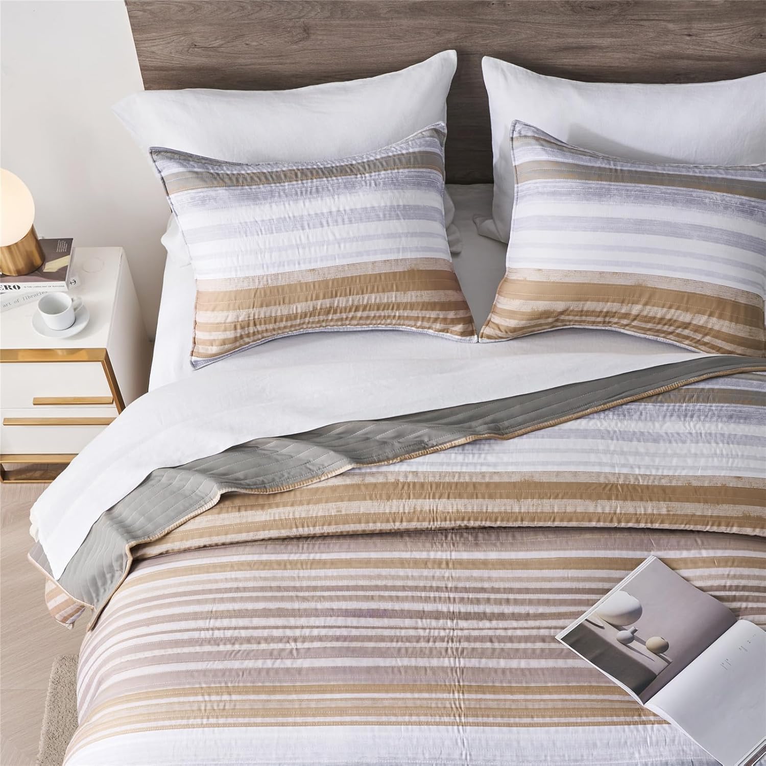 KAKIJUMN Full/Queen Quilt Bedding Set, White Grey and Khaki Patchwork Striped Quilt Set, 2 Pieces Soft Lightweight Bedspread Coverlet Set with 1 Pillow Sham(Khaki,Queen)