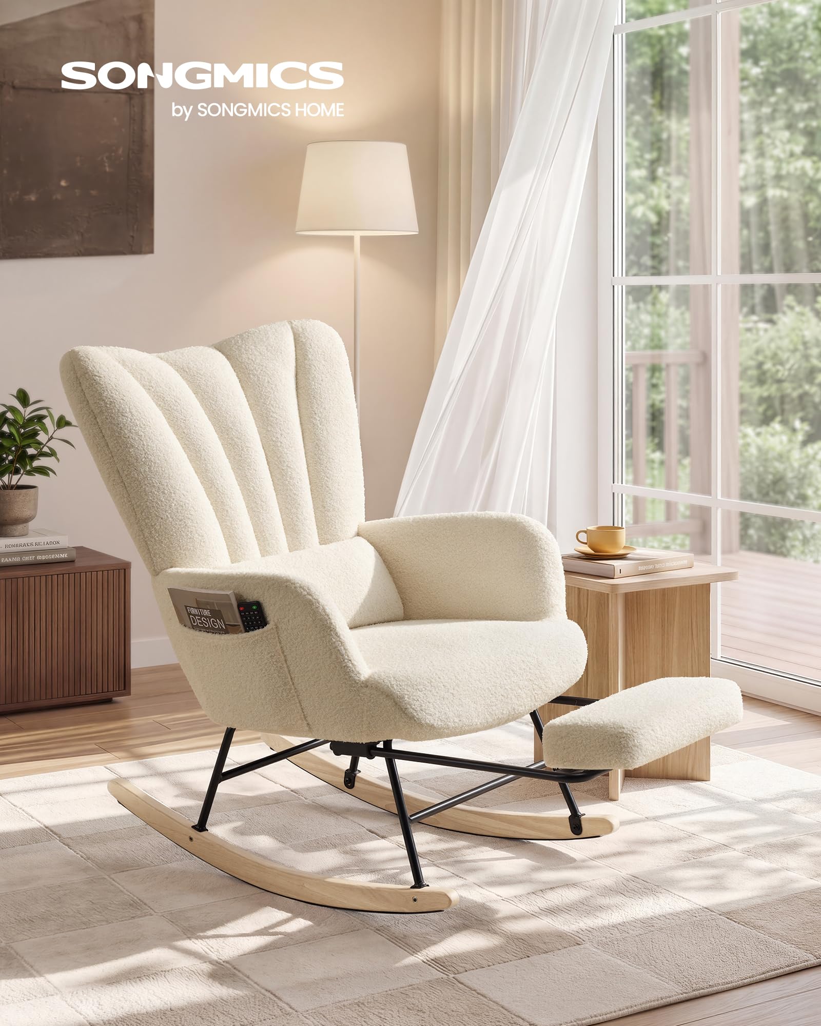 SONGMICS Sedia a Dondolo, Poltrona a Dondolo, Poggiapiedi Estraibile, Cuscino Rimovibile, Tasche, Gambe in Legno, Tessuto di Peluche, Camera da Letto Soggiorno, Bianco Crema LYY018W101