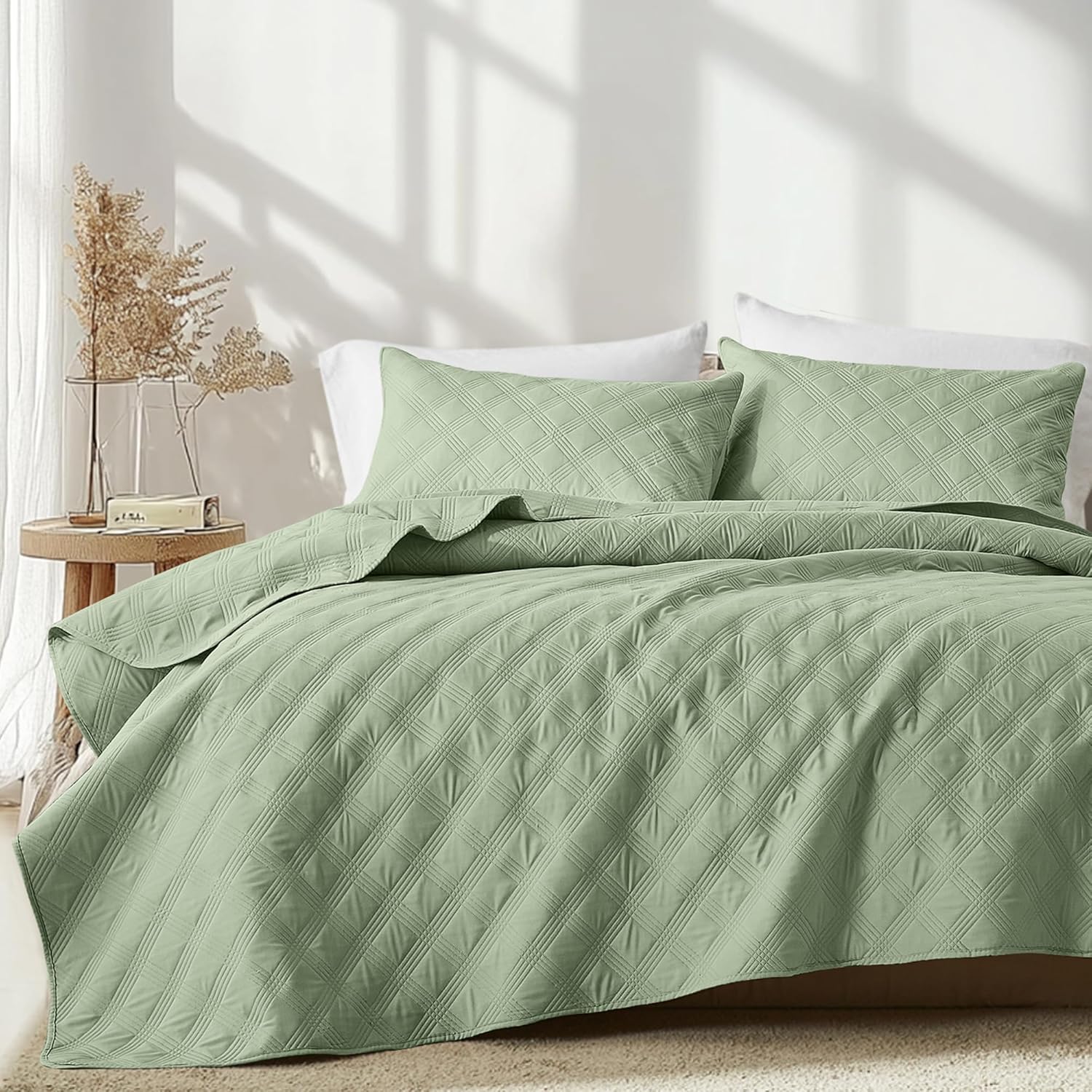 inron Quilt Set King Size,Sage Green Microfiber Ultrasonic Cal King Bedspreads,Lightweight Breathable Coverlet,Modern Geometric Pattern Thin Bedding Set for All Seasons(1 Quilt,2 Pillow Shams)