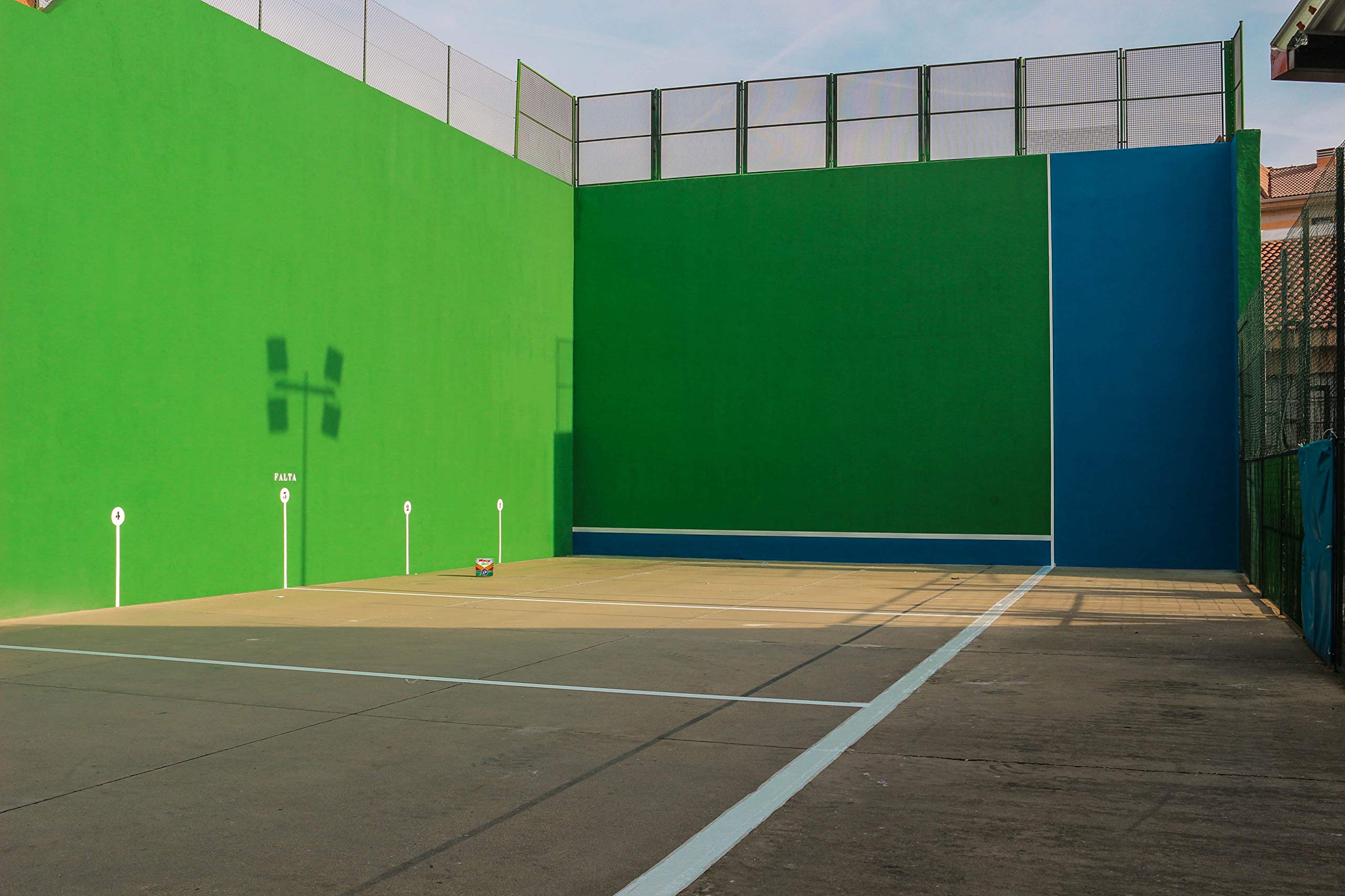 Macy Pintura Deportiva Sport para Exterior Liso con Aditivos Antideslizantes. 4 Litros. Color Verde Frontón