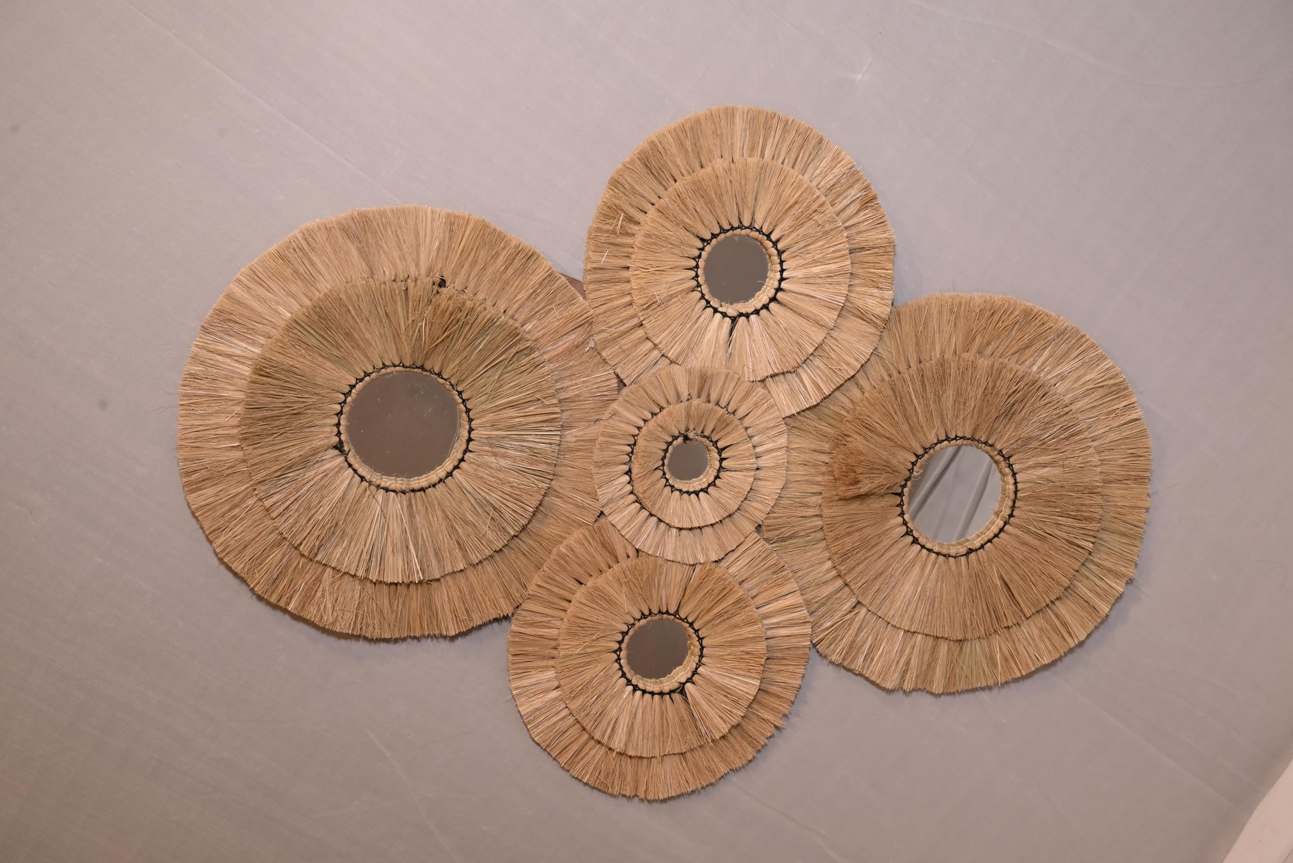 Miroir mural rond en bambou pour agrandir une petite chambre
