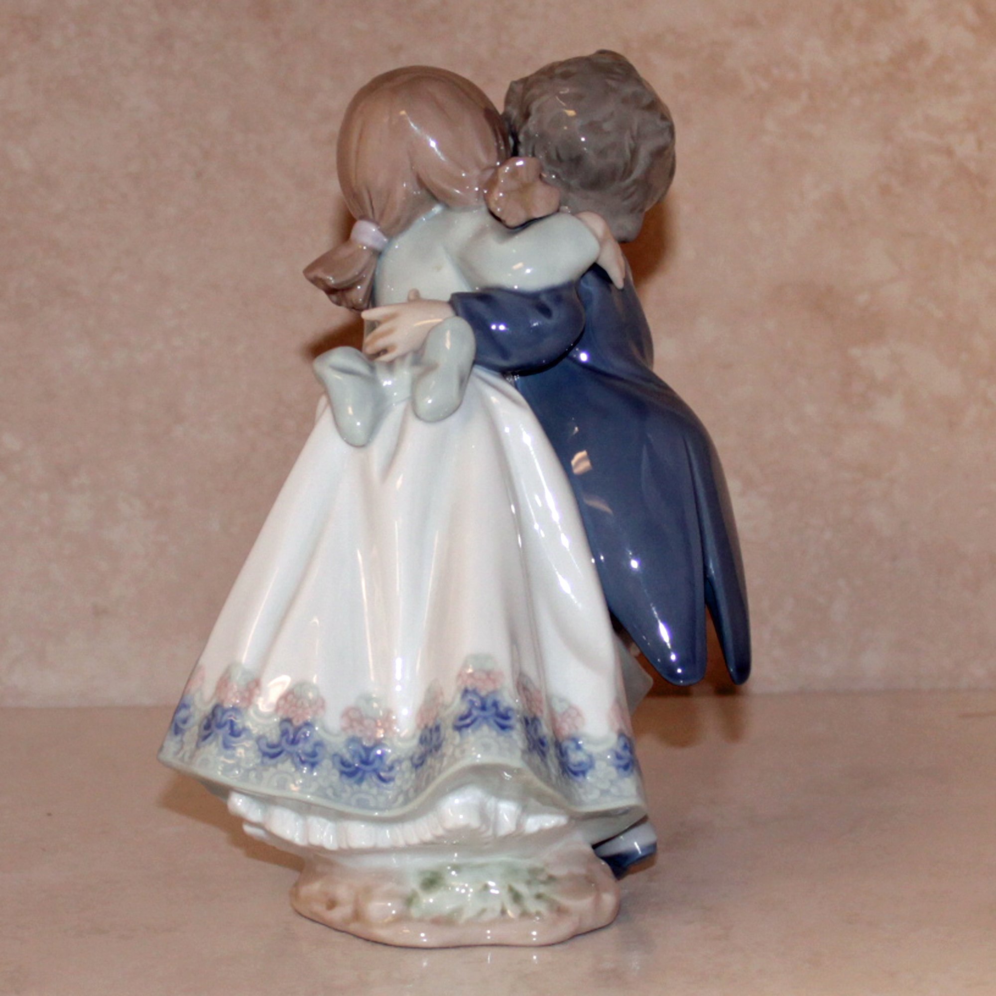 Amazon.com: Lladro Figurine, 5741 Dancing Class, Boy and