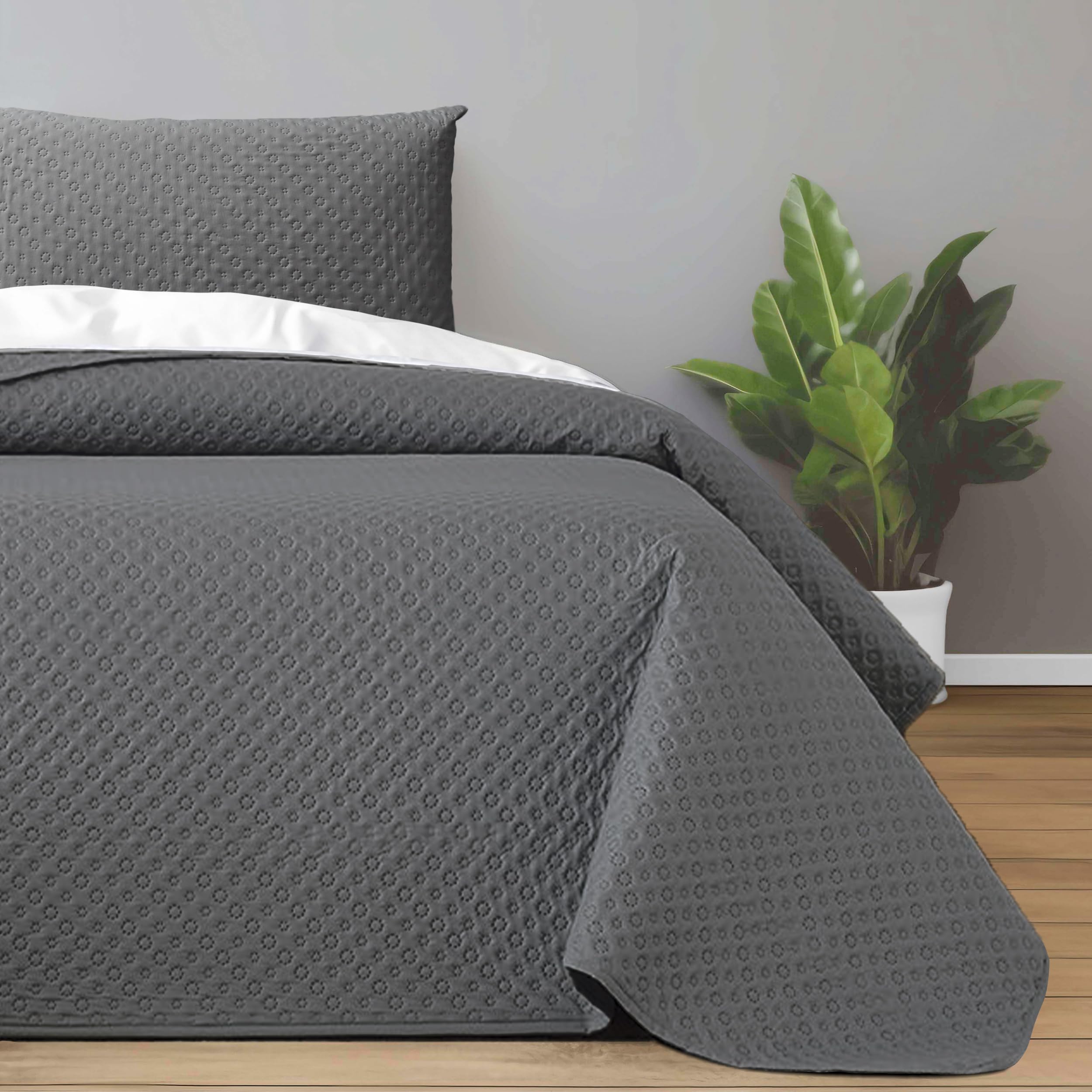 DALINA Textil - Colcha bouti para Verano y Entretiempo, Colcha para Cama 90-100% Poliester, Colcha Cubre Cama Fina, Suave, 180x265 Gris Oscuro con una Funda de Cojin 45x70cm