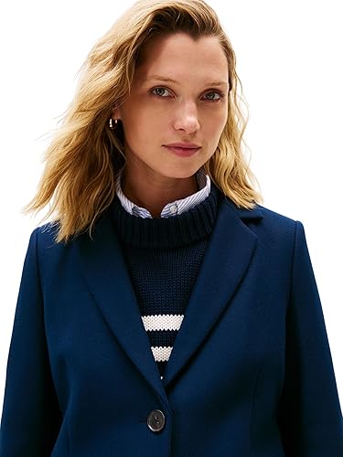 Close-up of the down fill baffling and collar