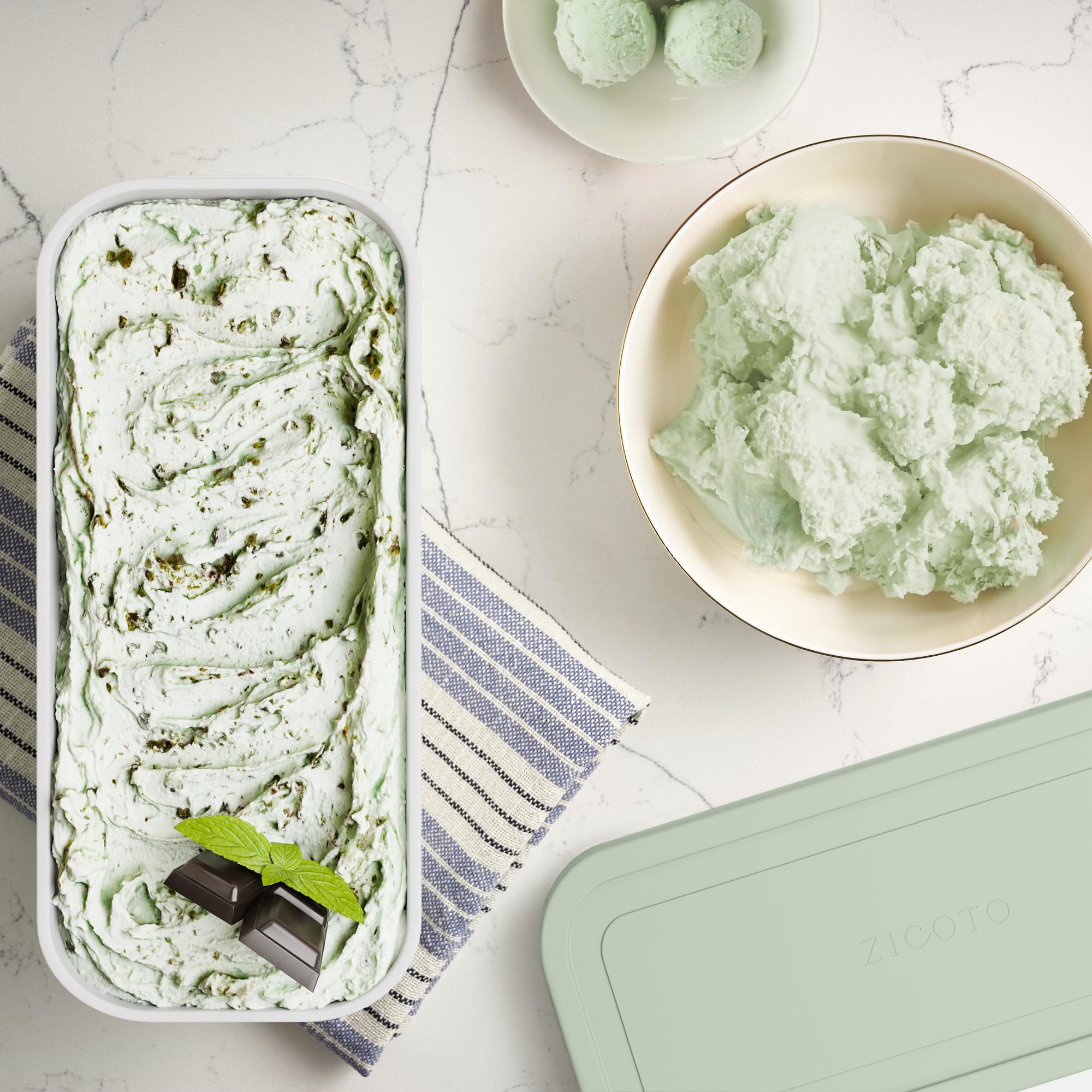 ZICOTO Set mit 2 wiederverwendbaren Eisbehältern 1,9 Liter jeweils - Perfekt für hausgemachtes Sorbet, gefrorenes Joghurt oder Gelato - Stapelbare Aufbewahrungsbehälter, Aufkleber und Deckel passen
