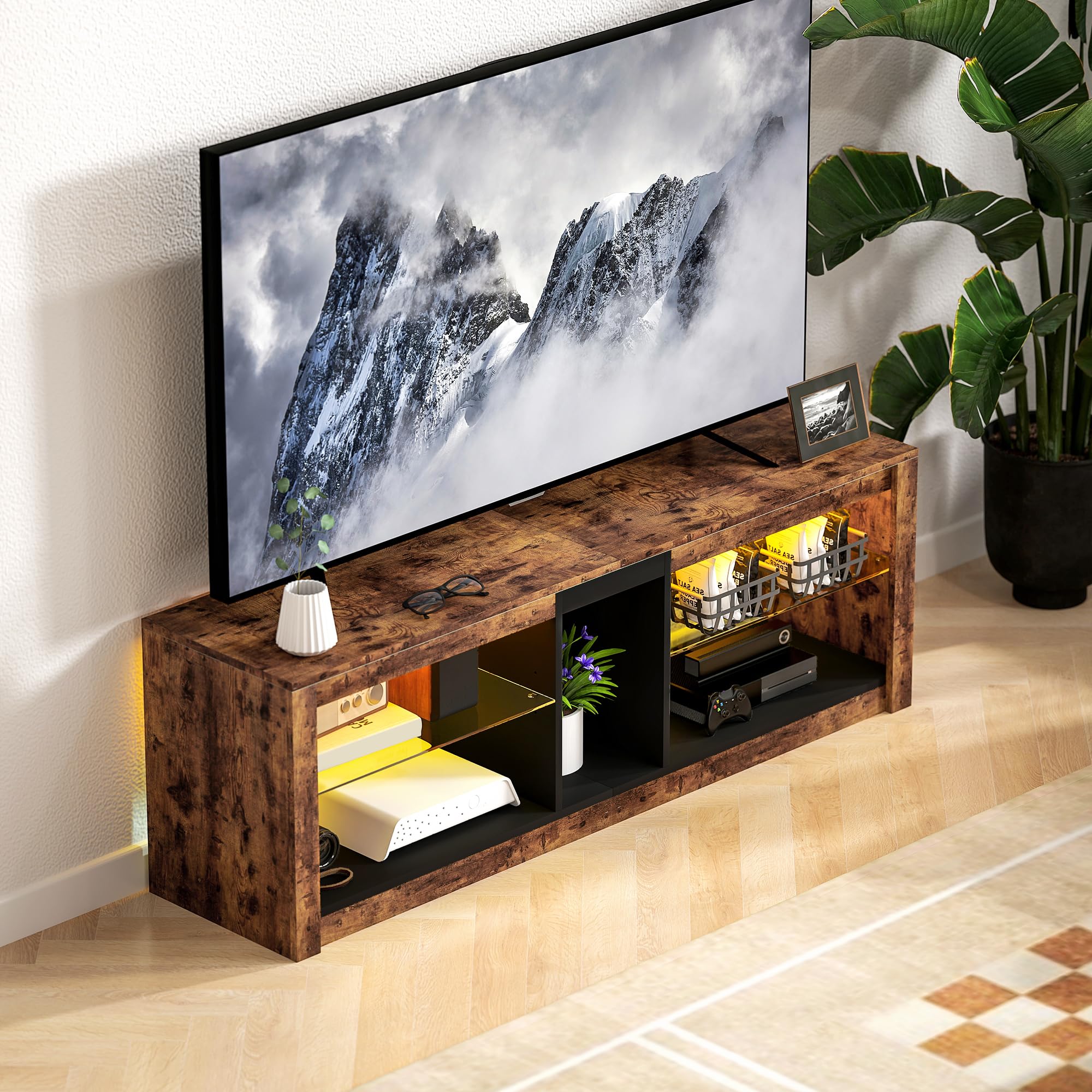 HOMCOM Meuble TV LED avec Télécommande pour TV 65 Pouces 140x35x47cm Marron | Meuble Télé Bois, Étagères, Compartiments Ouvert, Salon, Chambre à Coucher