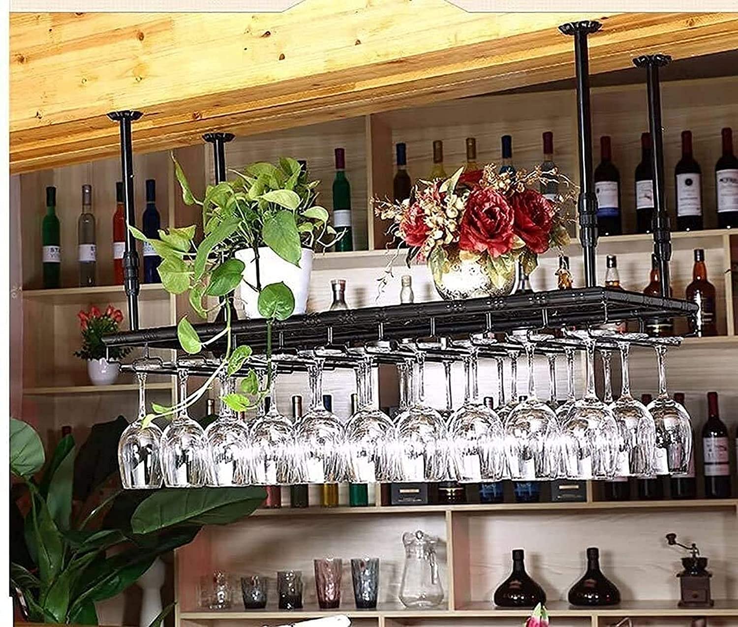 Étagère à vin murale pour libérer l'espace des placards de cuisine encombrés