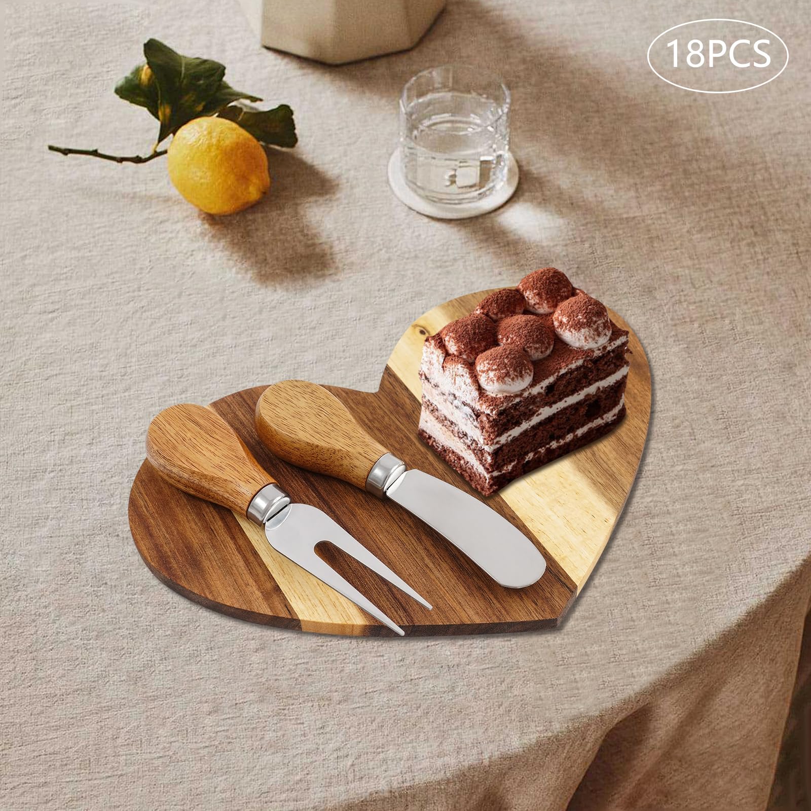 18-teiliges Käsebrett mit Käsemesser Set, Holz Käseplatte Herzform aus Akazienholz, inkl. 18 Messer & 18 Gabeln, Schneidebrett für Käse, Obst & Dessert, Geschenkbox mit Dankeskarte
