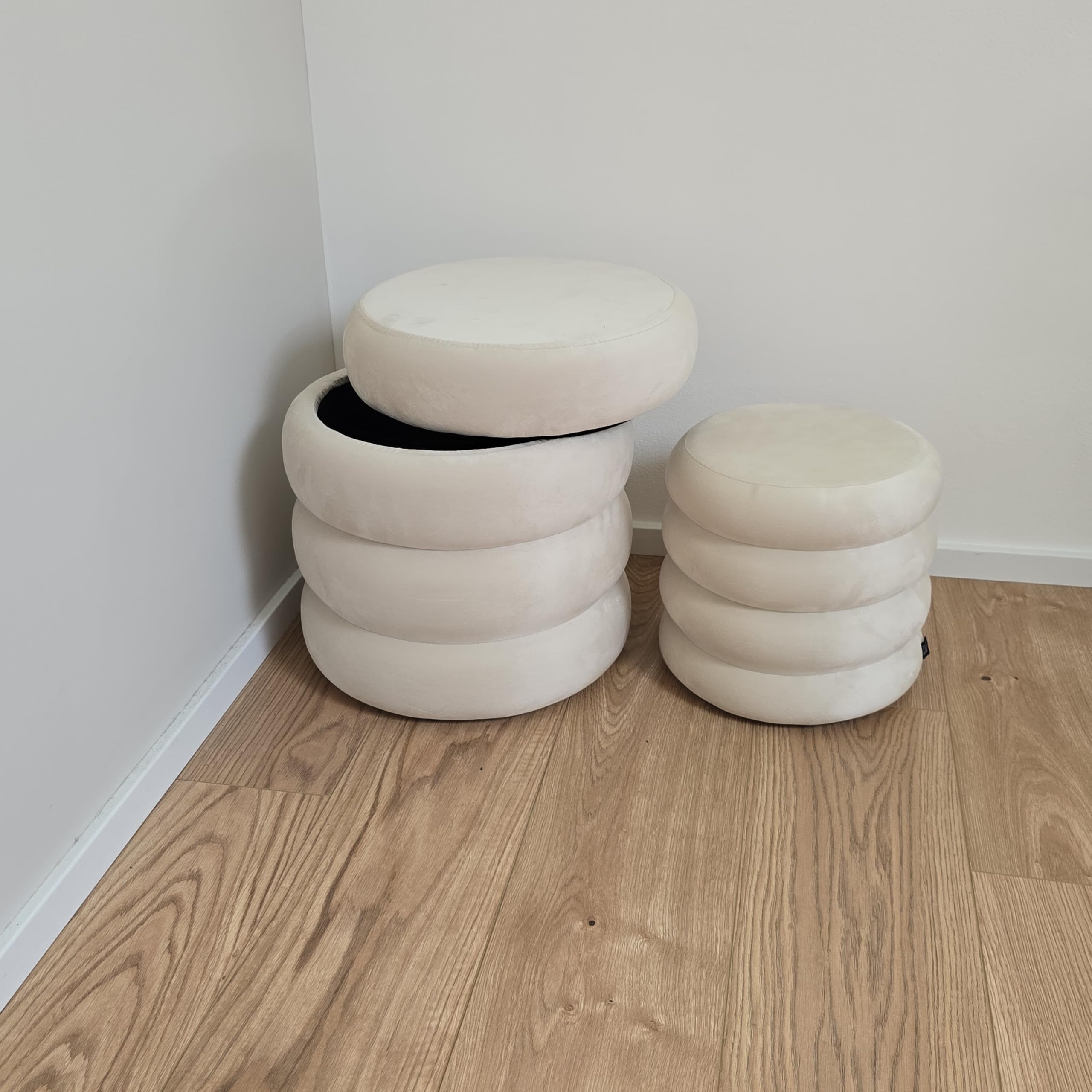 Norbe | Set di 2 Pouf | Contenitore in Velluto | Sgabello Marshmallow | Poggiapiedi imbottito Scrivania | Toeletta | Poltroncina Bimbi Da Camera e Salotto Comodino poltrona (Bianco Panna, Set 2 Pouf)