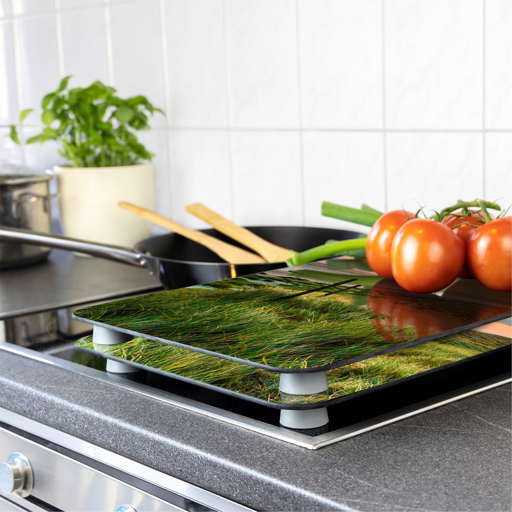 WENKO Plaque de Recouvrement Universelle Mod. Phare, réglable en hauteur pour tout type de cuisinière, planche à découper et protection anti-éclaboussures, verre, 30 x 52 cm, 2 pièces