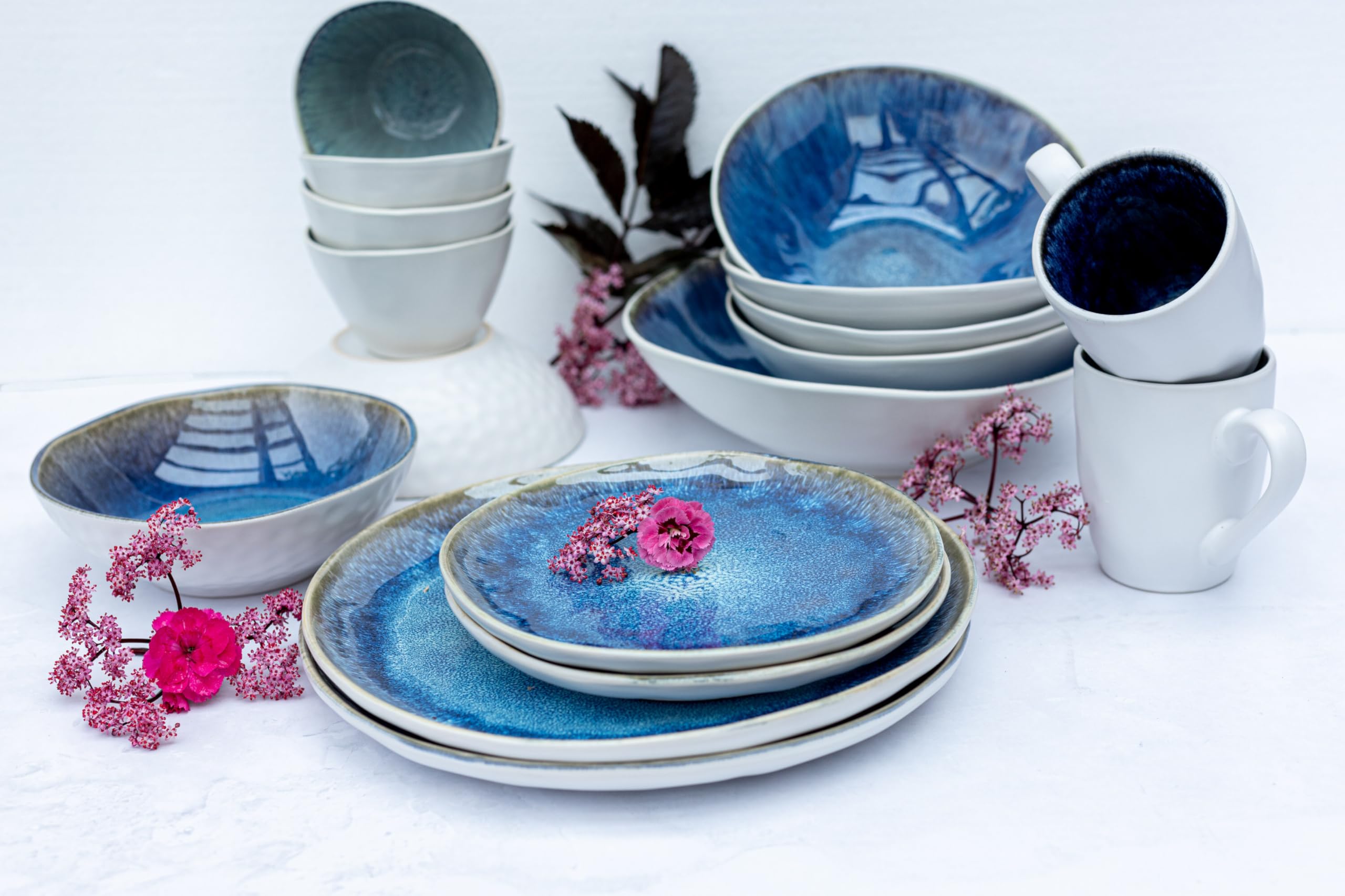 MÄSER Serie Pintar, hoogwaardige kommenset, 4-delig met 22 cm, met licht glazuur, visuele bruine spikkels en fijne rand in vintage handgemaakte look, porselein MÄSER Serie Pintar, hoogwaardige kommenset, 4-delig met 22 cm, met licht glazuur, visuele bruine spikkels en fijne rand in vintage handgemaakte look, porselein
