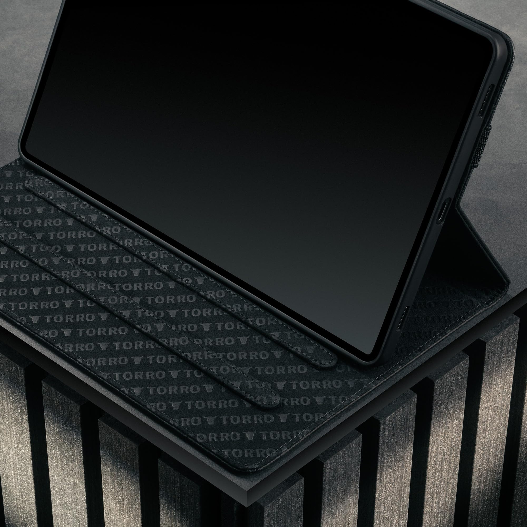 TORRO Etui skórzane kompatybilne z Samsung Galaxy Tab S11 – etui skórzane premium do Galaxy Tab S11 2025 11” z funkcją podstawki (Czarny z czerwonymi detalami)
