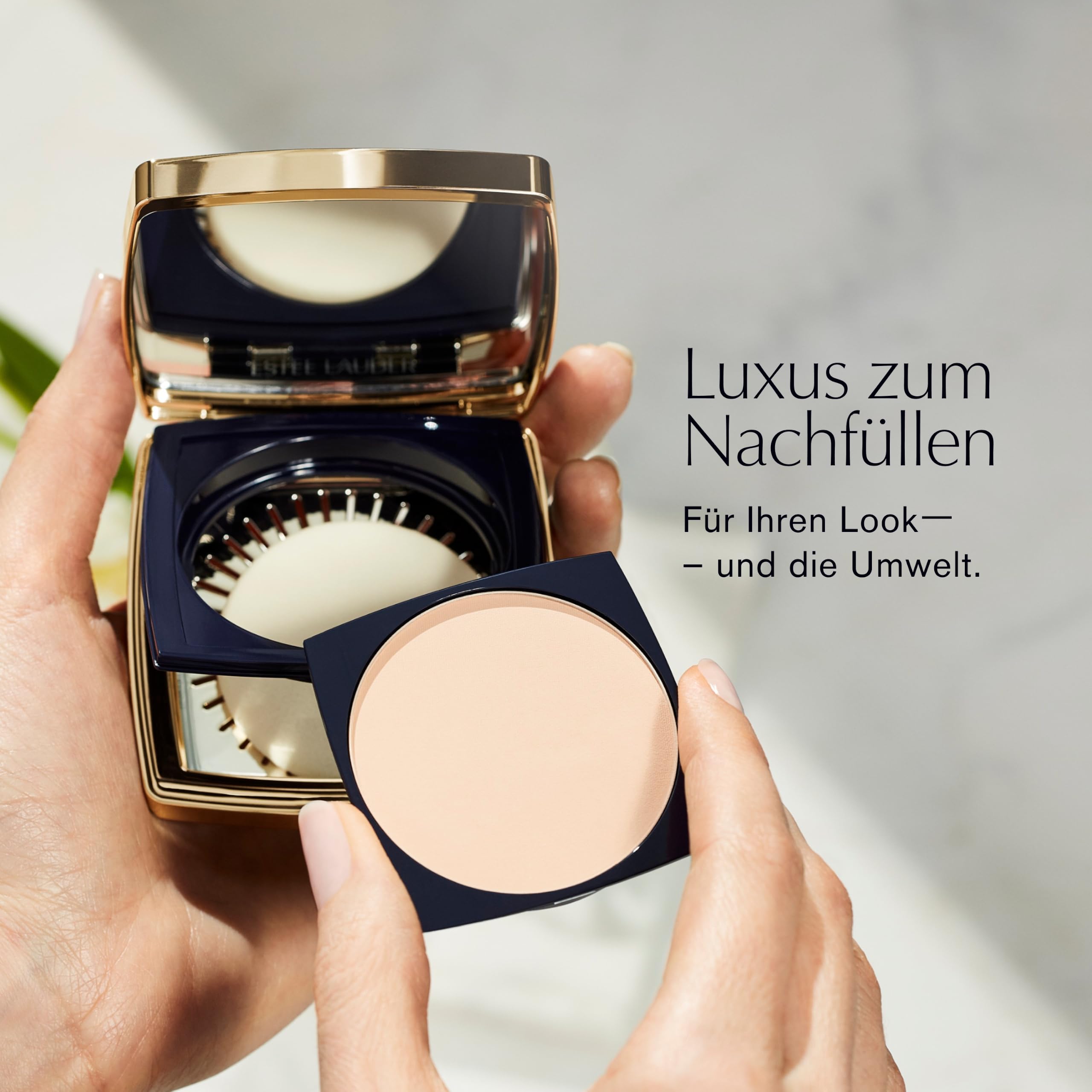 Estée Lauder Double Wear 12-Hour Stay-in-Place Matte Powder Foundation | Mattierende Puder-Foundation | Federleicht, kontrolliert Glanz | Wasser-, schweiß- & feuchtigkeitsresistent