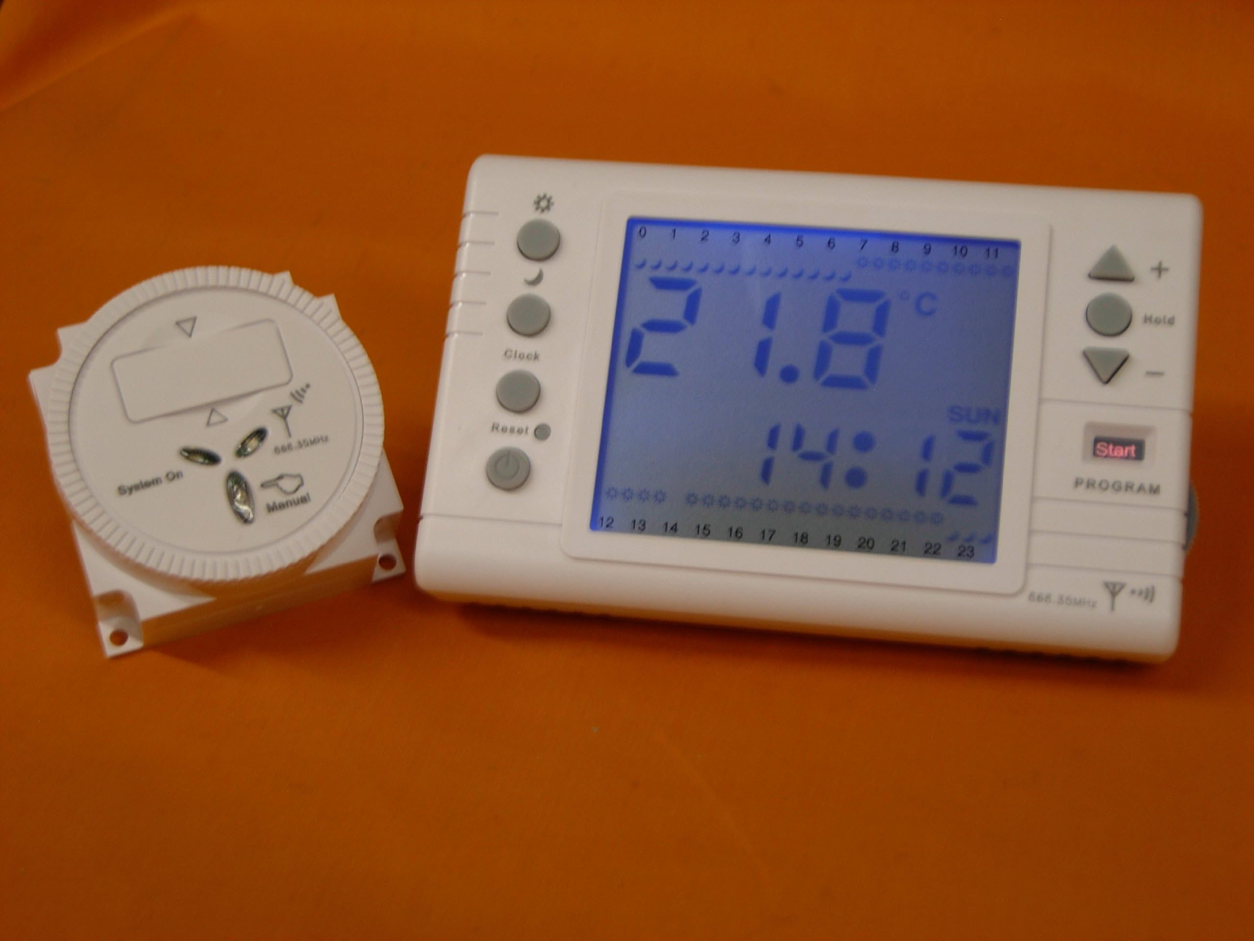 *New* Digital Large Back-Light Screen PROGRAMMABLE RF868MHz Wireless Room Thermostat