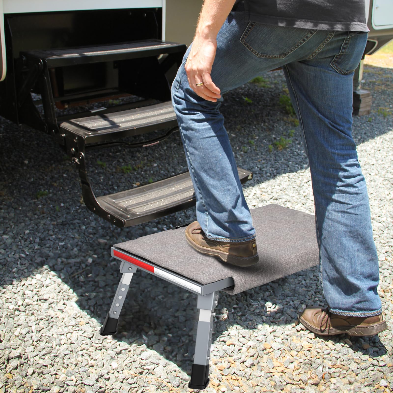 Gardtech Gradino per Caravan con Tappetino, Gradino Pieghevole in Alluminio Carico Massimo 150 kg Regolabile in Altezza per Caravan, Camper, SUV, Autobus da Campeggio o Sgabello per i Piedi a casa