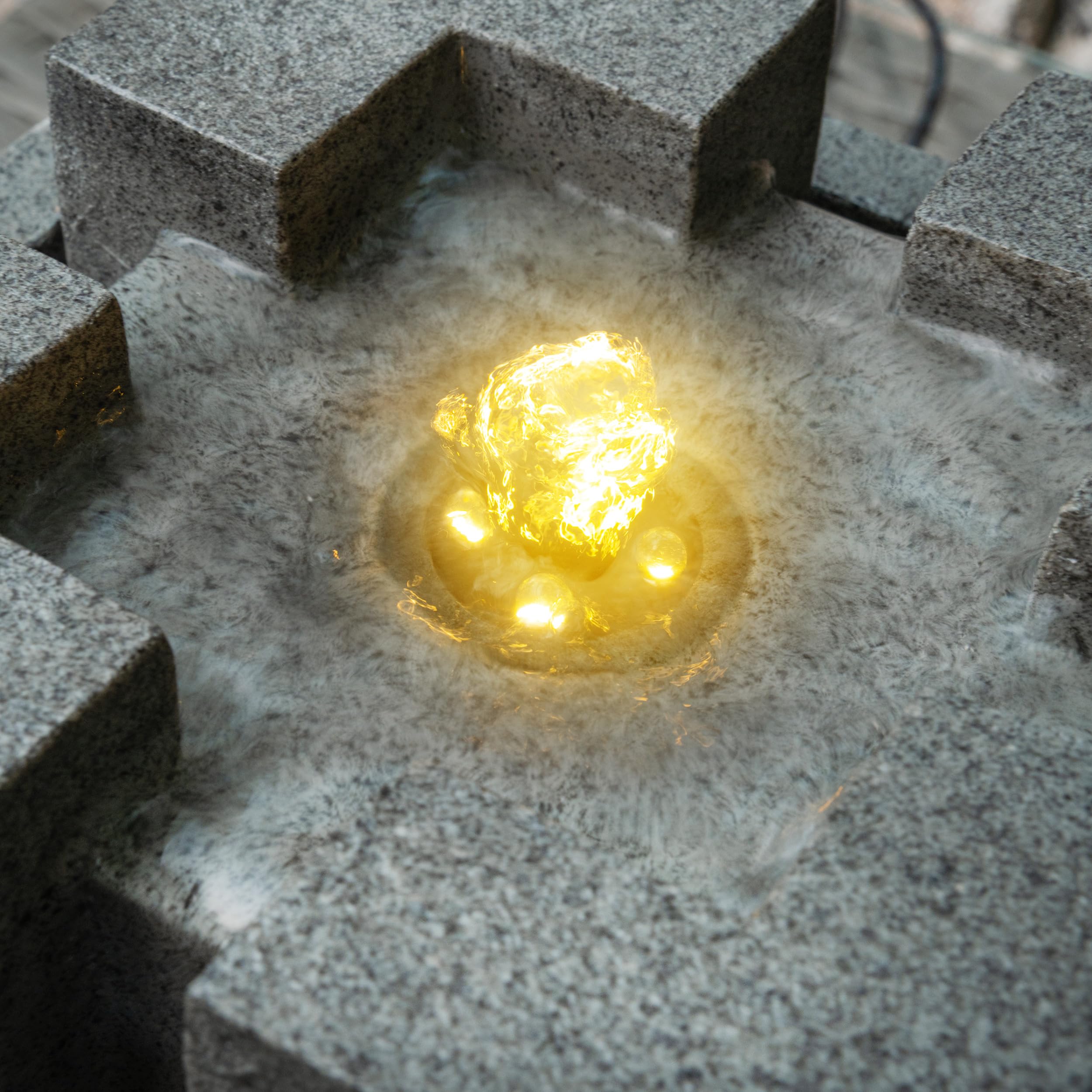 esotec Springbrunnen Wasserbrunnen mit LED Beleuchtung Modern Style, USB-Ladung, Timer, Solarmodul, Akku, LED-Licht warmweiß, 5m Kabel, Erdspieß und Wandhalterung Outdoor 101371