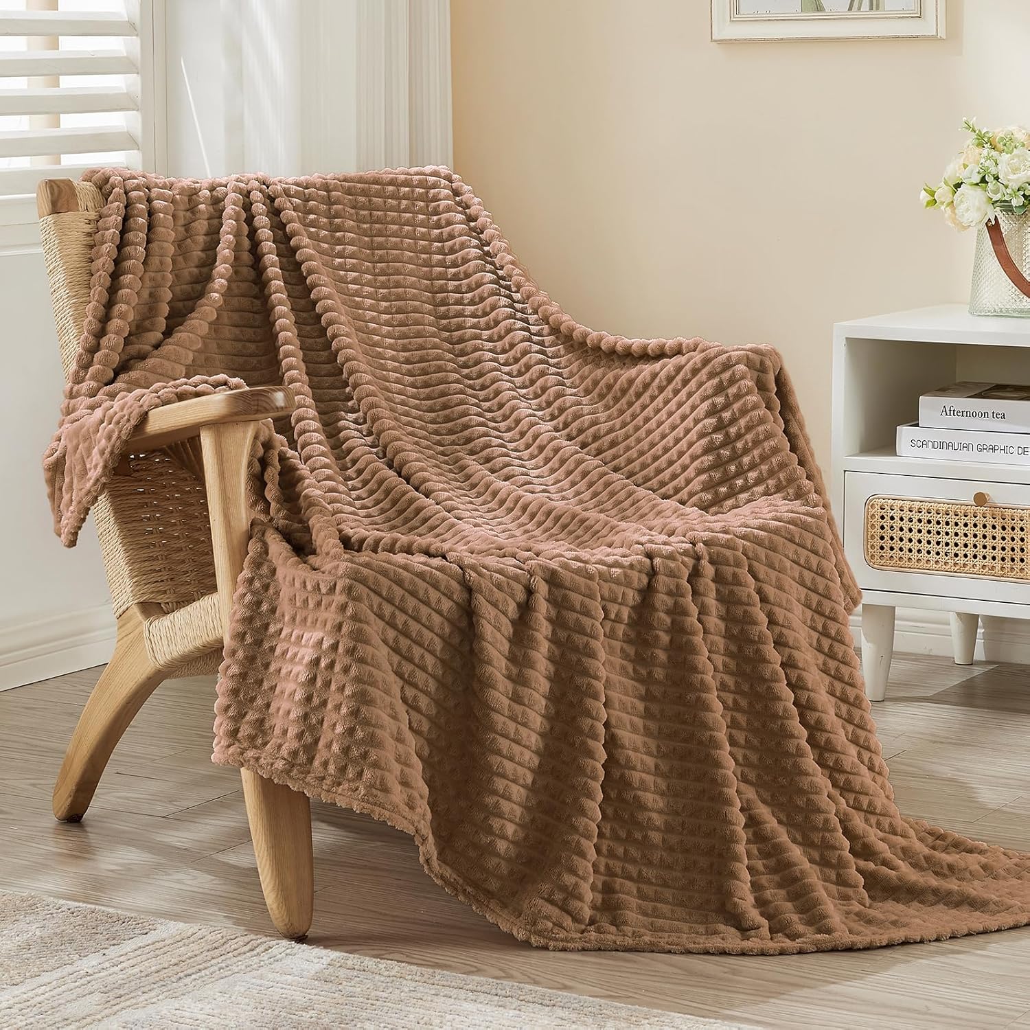 EMME Fleece Blanket Queen Size Luxury Flannel for Couch Bed Sofa Chair, Soft, Plush, Warm and Cozy Blanket with Geometric Grid Design (Brown, 80'' x 90'')