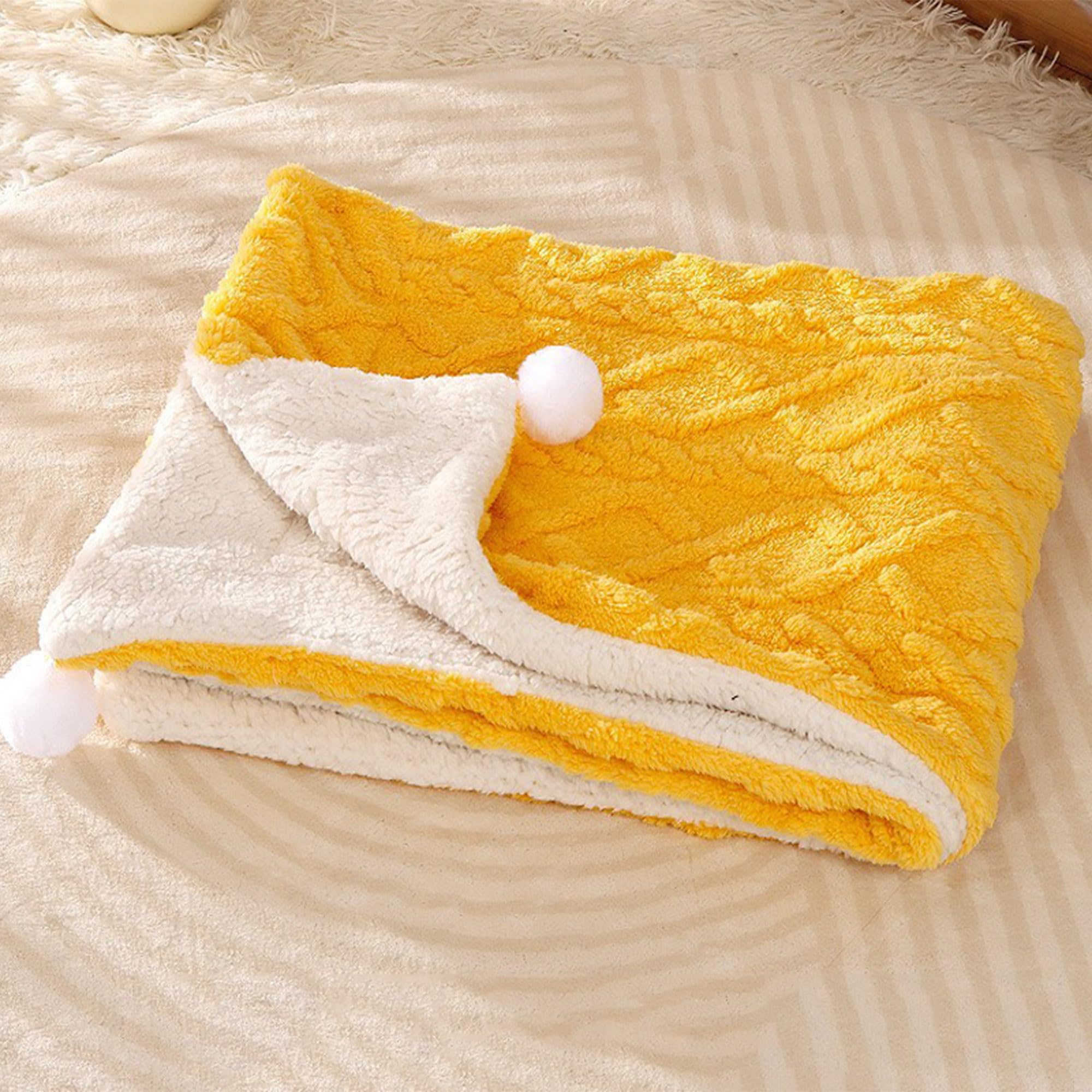 DUOLEH Calming Pet Throw, Warm Soft Pet Blanket, Washable Dog Blankets for Small Medium Dogs and Cats, Versatile Dog Throw Cats Blankets Protector Cover for Sofa (55x45cm,Yellow)