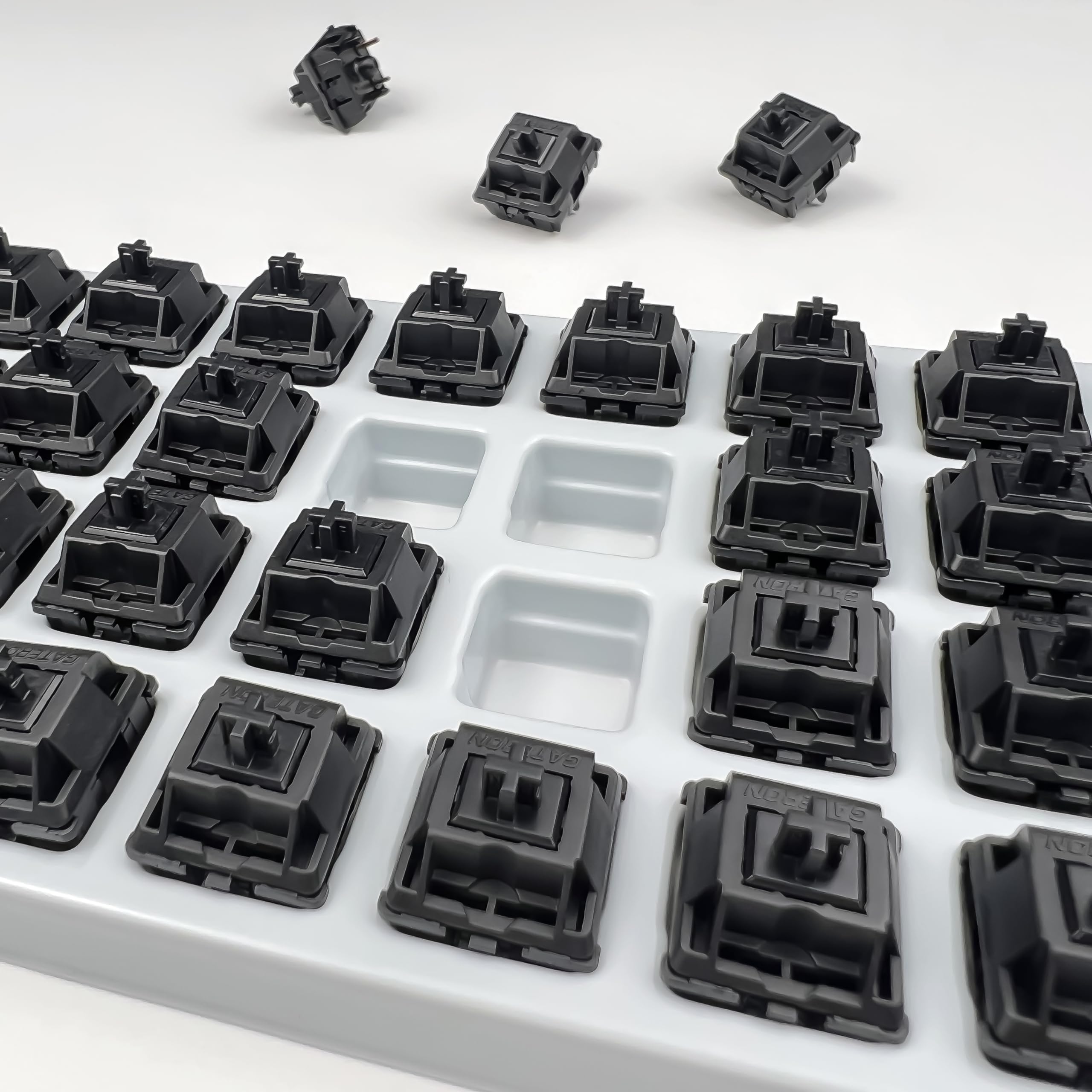 GATERON Oil King V2 - Interruptores de teclado prelubricados, interruptores lineales negros de 5 pines 55 gf compatibles con teclado mecánico MX DIY (108 unidades, negro)