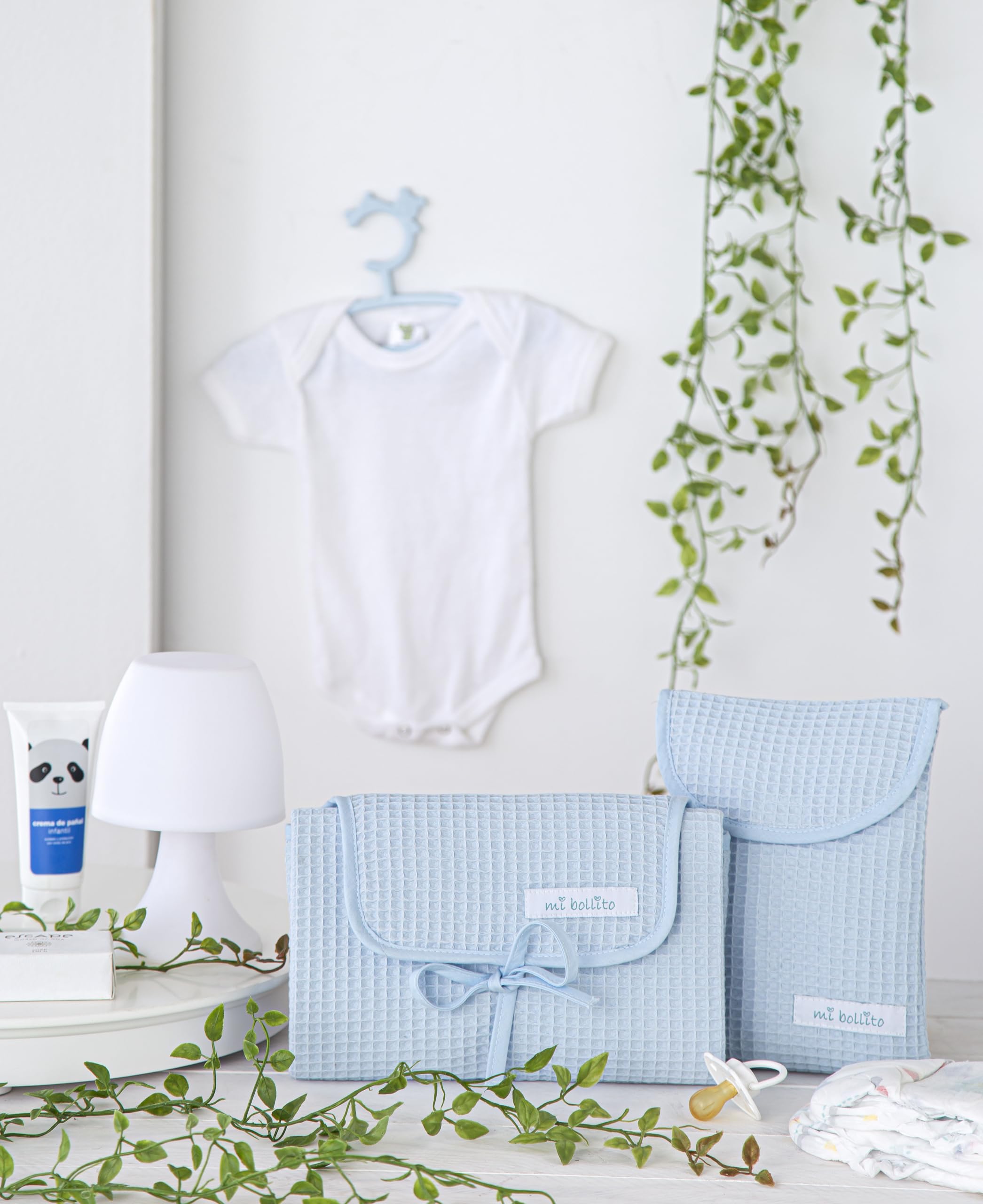 Set di 2 pezzi, fasciatoio impermeabile e borsa per pannolini per pannolini e salviette. Prodotto interamente in Spagna. (Blu chiaro)