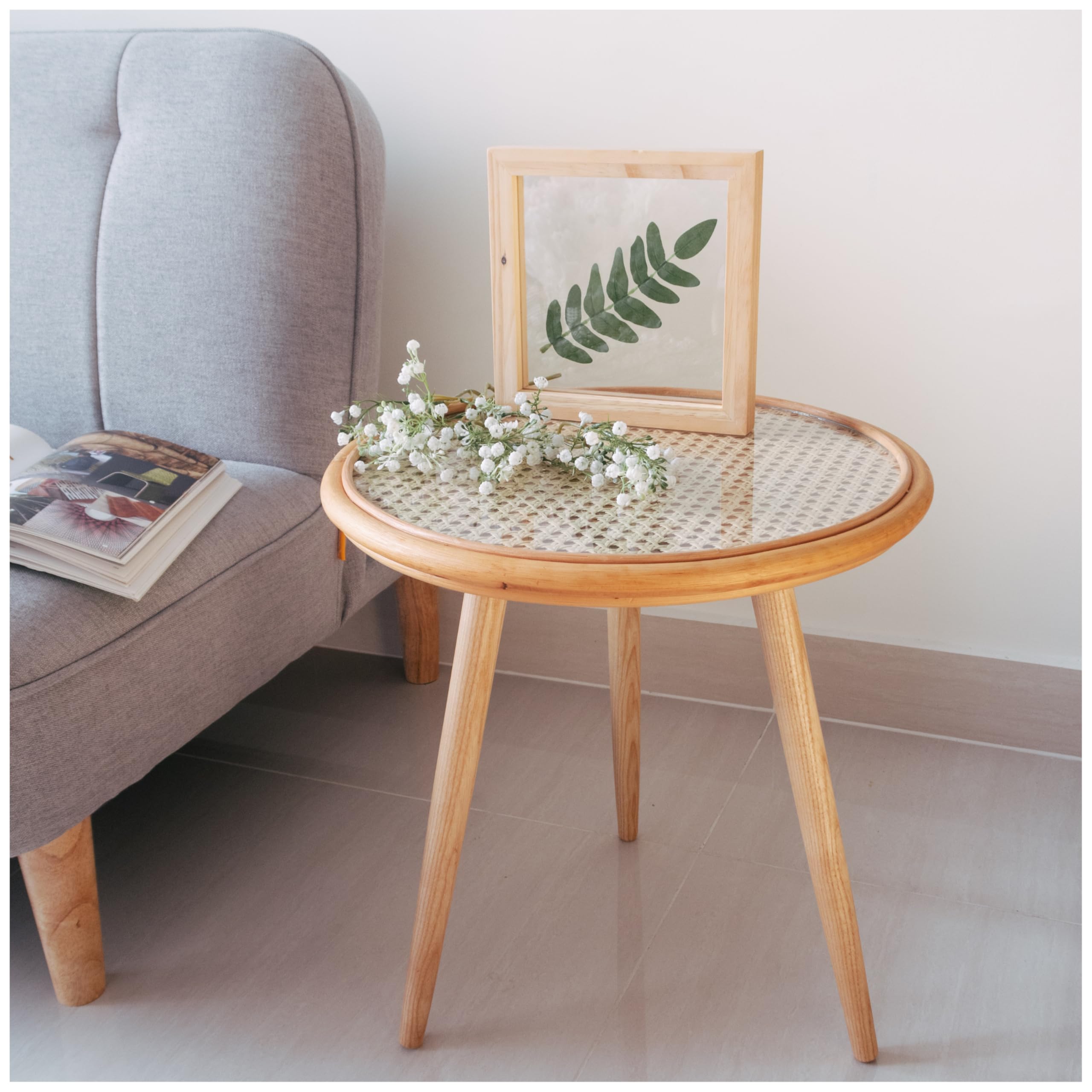 Beistelltisch Rattan rund – Handgefertigter Boho Tisch mit Wiener Geflecht & gehärteter Glasplatte – Kleiner Couchtisch/Nachttisch für Wohnzimmer, Balkon & Schlafzimmer