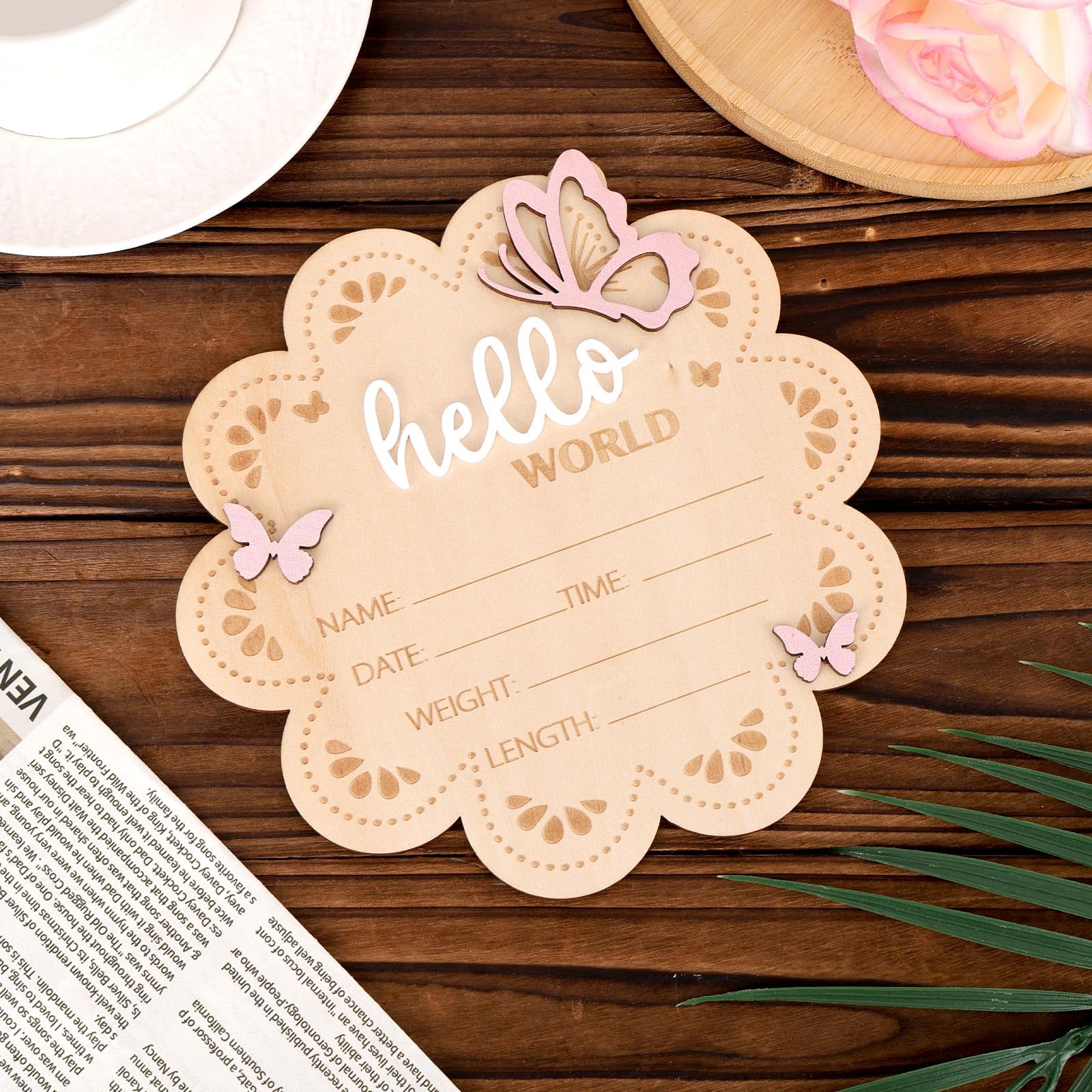 Bonjour le Monde Panneau Annonce de Naissance, Papillon en Bois Plaque Nominative pour Bébé Panneau d'Annonce Naissance pour Accessoires Photo Baby Shower Hôpital Décoration Chambre d'Enfant