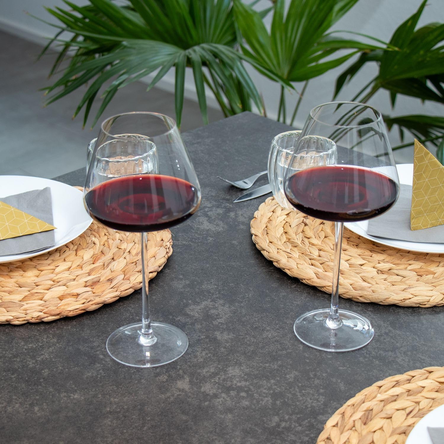 Intirilife 2x Kieliszek do wina o nowoczesnym wzornictwie - Pojemność 600 ml - Kieliszek do Białe wino Czerwone wino, kielich, nadaje się do mycia w zmywarce, szkło kryształowe, odporne na wstrząsy