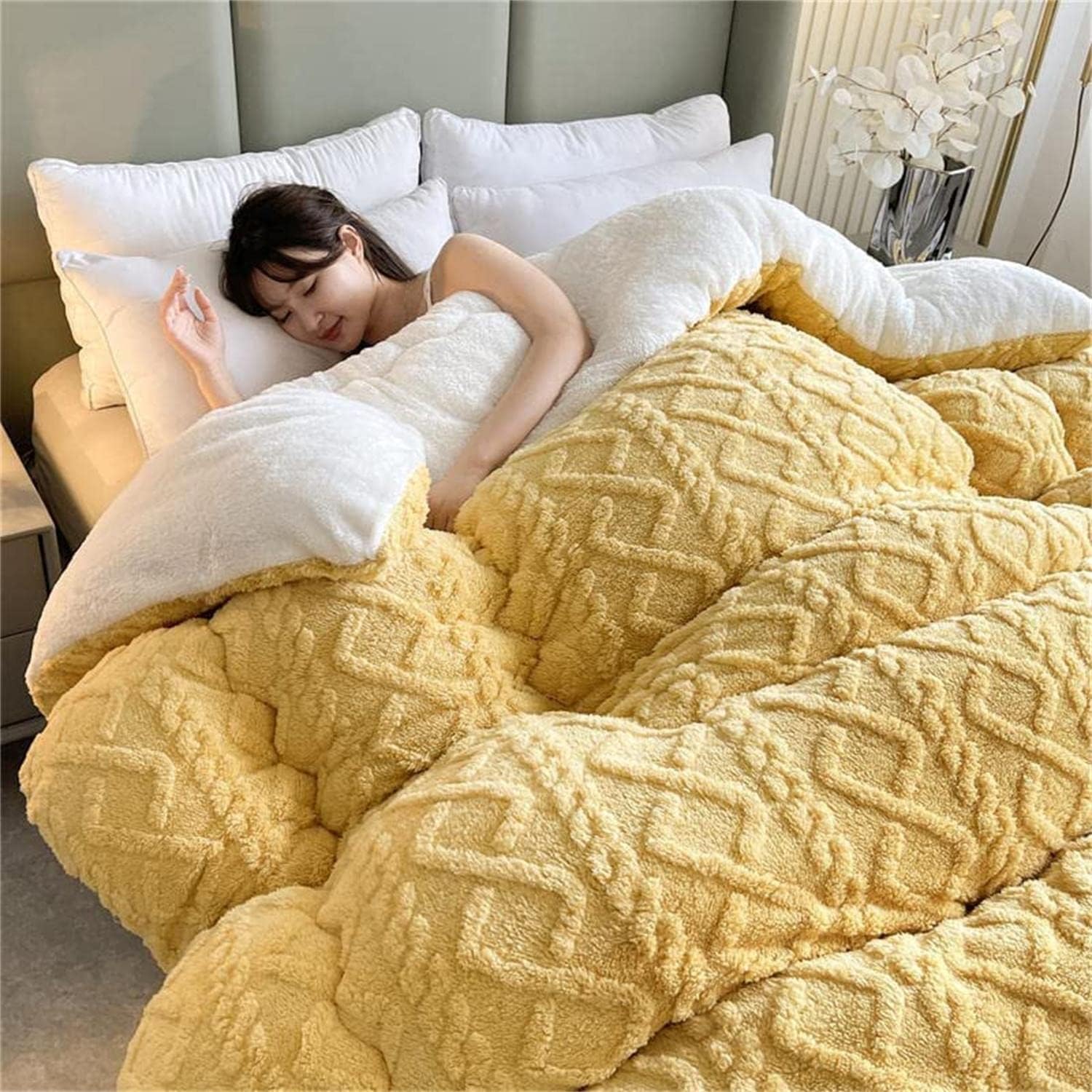 2023 New Thickened Super Soft Insulation Hibiscus Winter Quilts, Lightweight Breathable Warmth Thick Bed Comforters, Fluffy Plush Double-Sided Twin Size Velvet Blanket Quilt for Cold Weather.