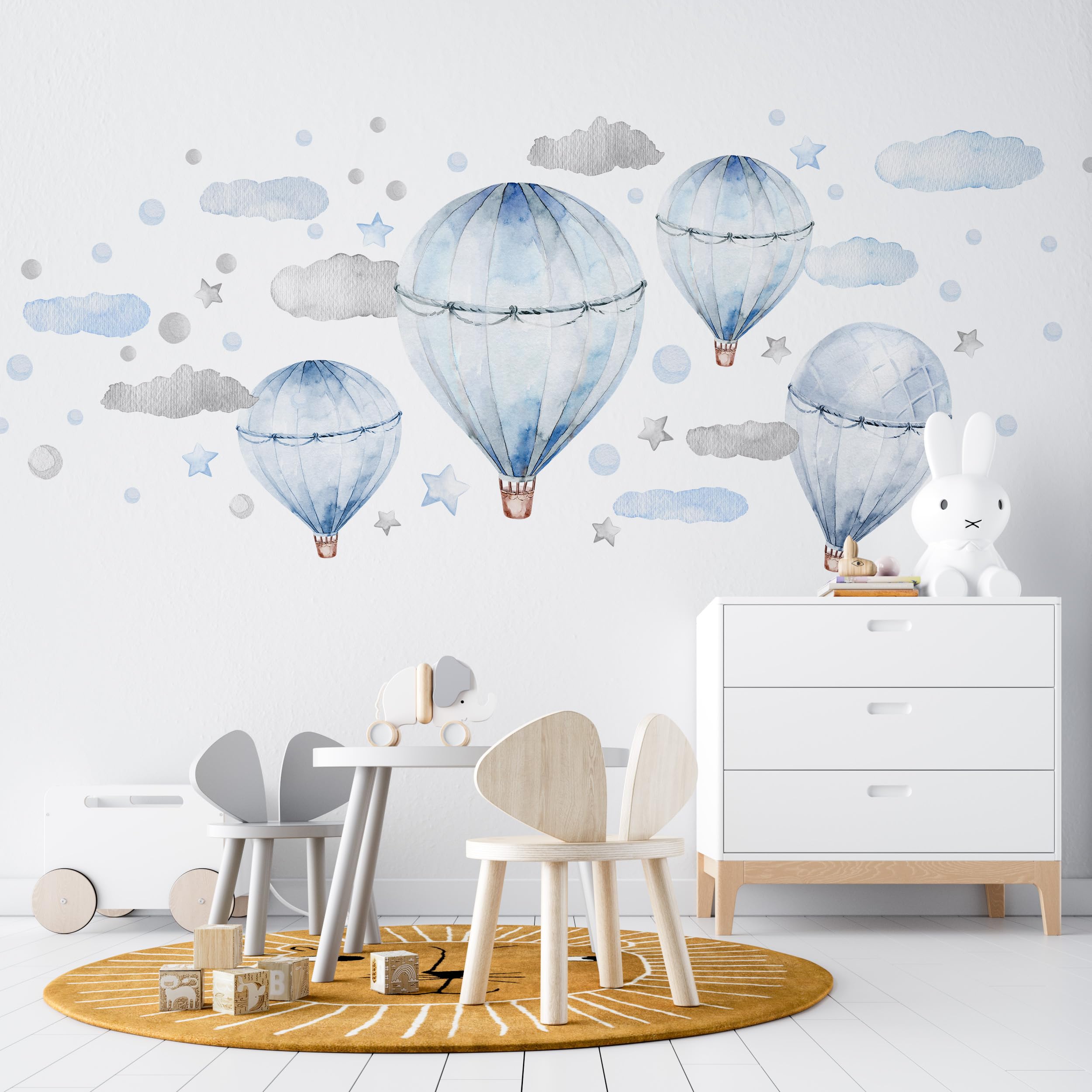Stickers muraux ballons et nuages bleu pastel pour rénover une déco enfant sans trace