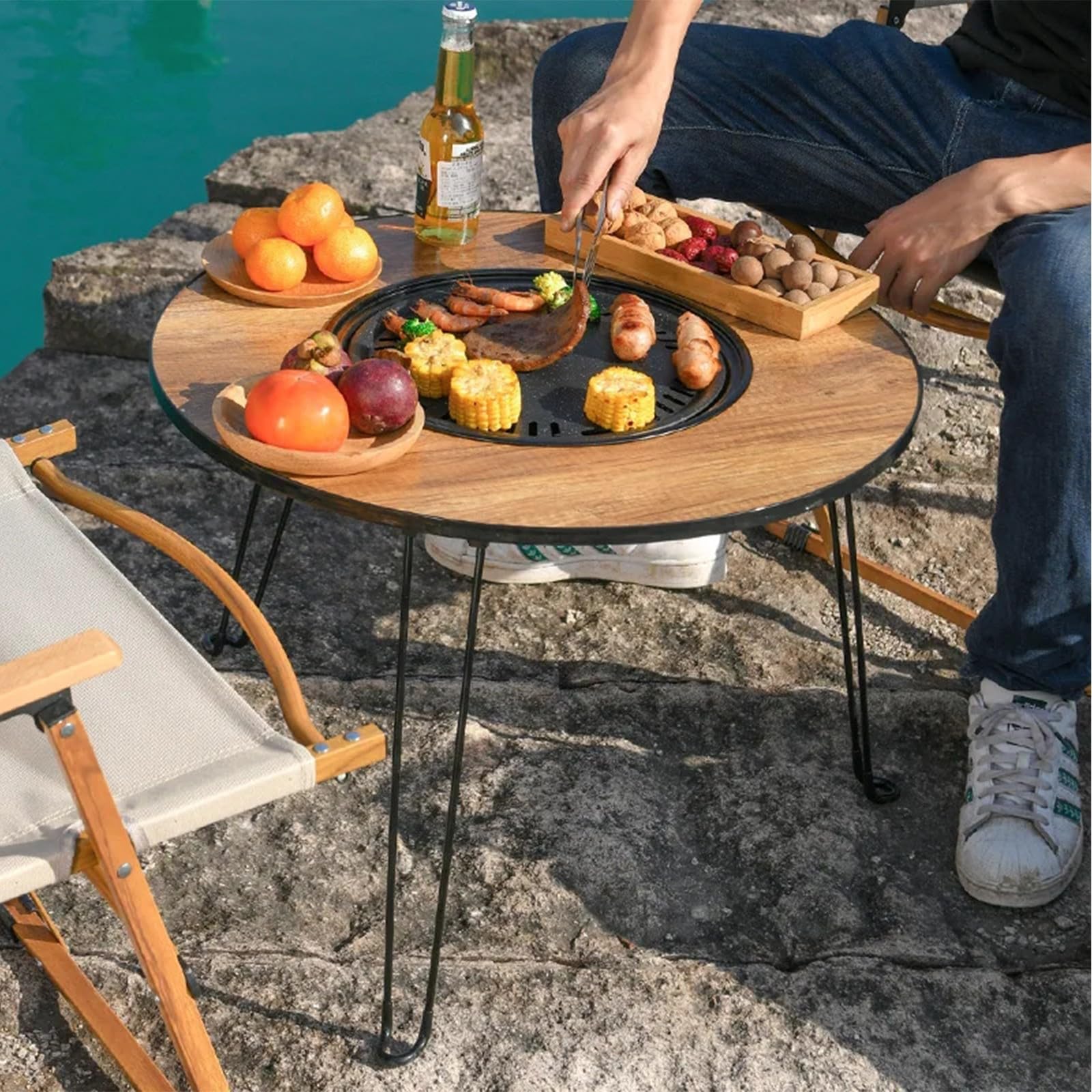 Grill na węgiel drzewny ze stolikiem bocznym, przenośny grill do użytku wewnątrz i na zewnątrz, idealny na podwórko, kemping, piknik i imprezy