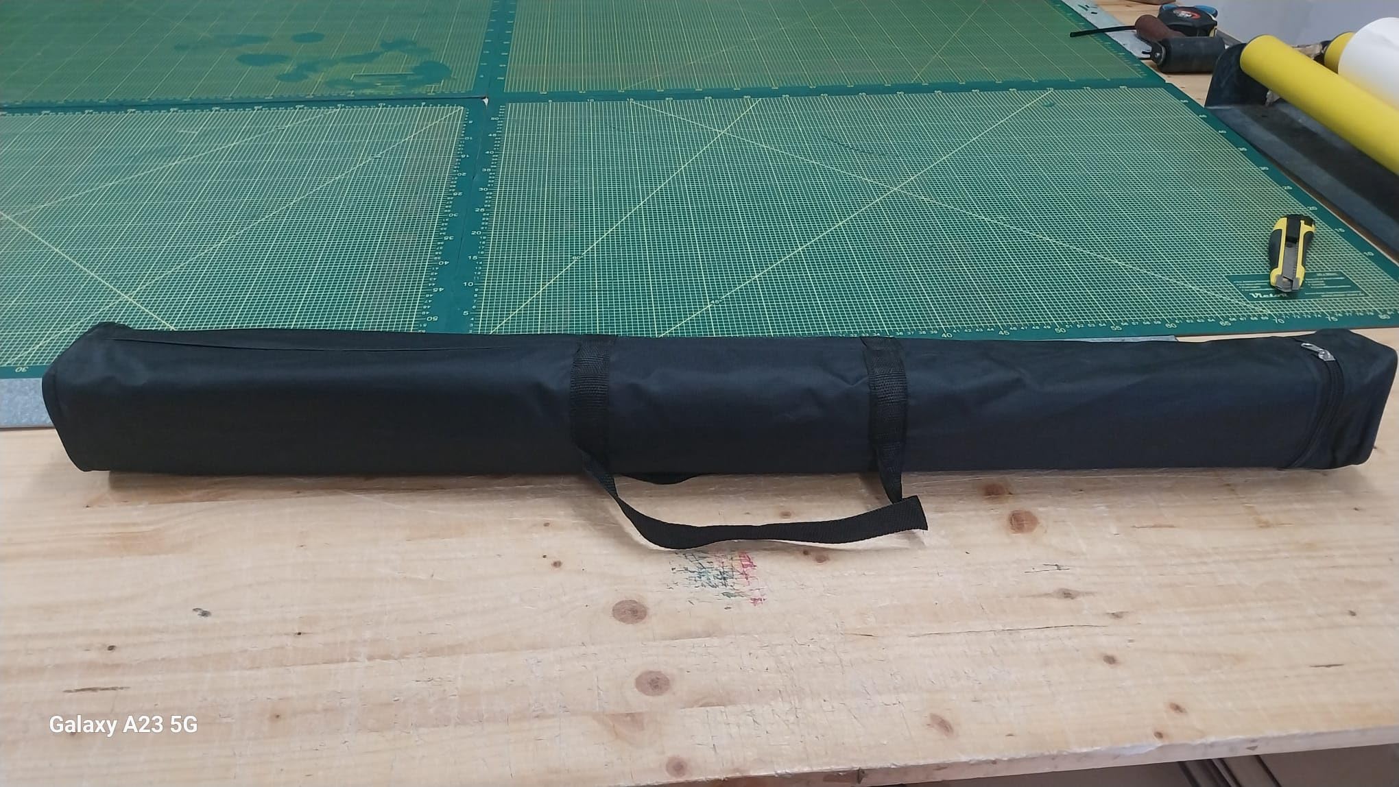 Roll Up Pubblicitario Personalizzato Stampa HD Modello STRONG Espositore Avvolgibile in Alluminio con Tela Premium Anti-Arricciamento Ideale per Fiere, Eventi e Negozi, 100 x 200 cm