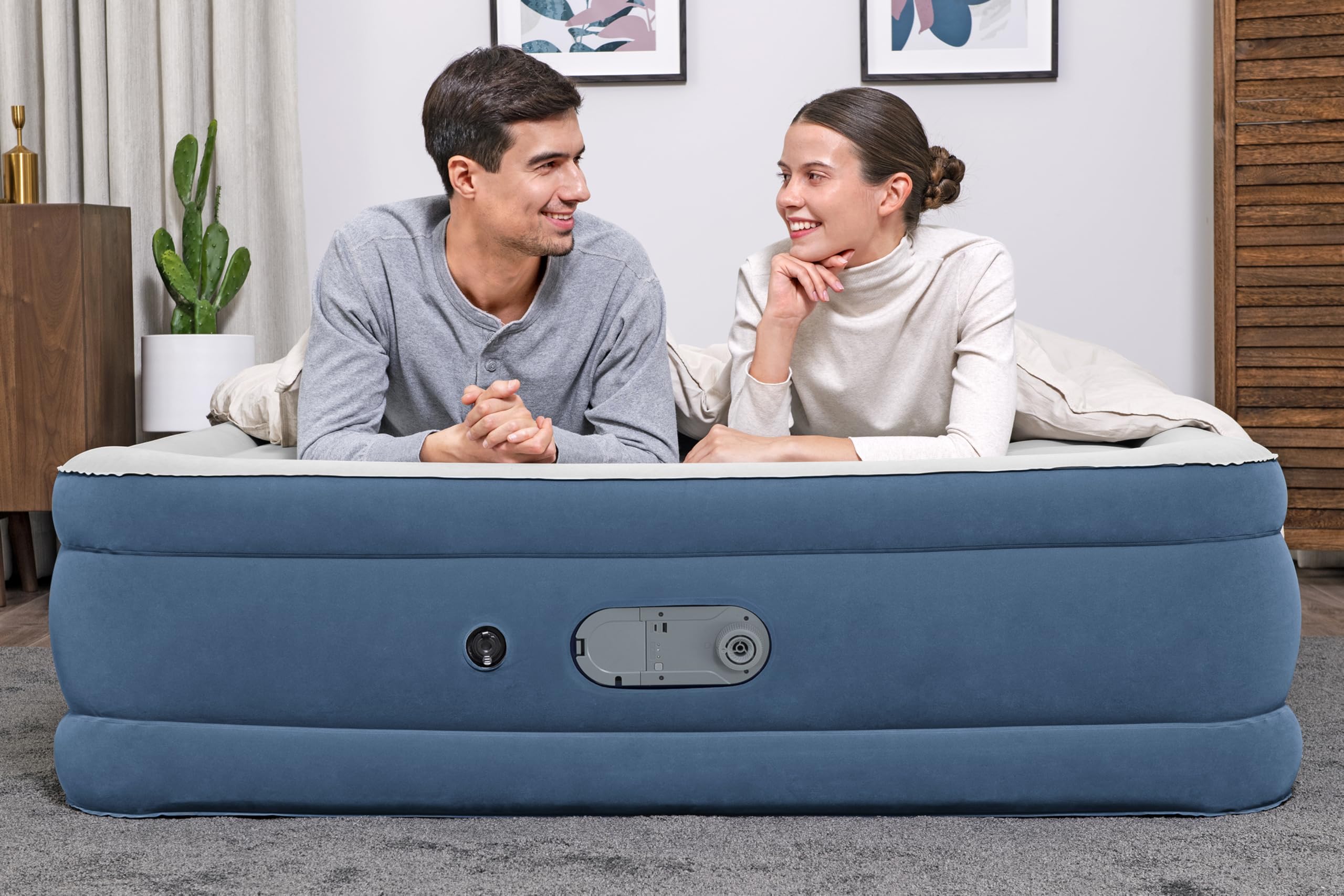 Bestway AlwayzAire Doppelluftbett mit integrierter Doppelpumpe, 203 x 152 x 46 cm, 2 Personen, bis 300 kg, flüsterleise zweite Pumpe, USB-Anschlüsse, strapazierfähiges Vinyl, Tasche, Reparaturflicken