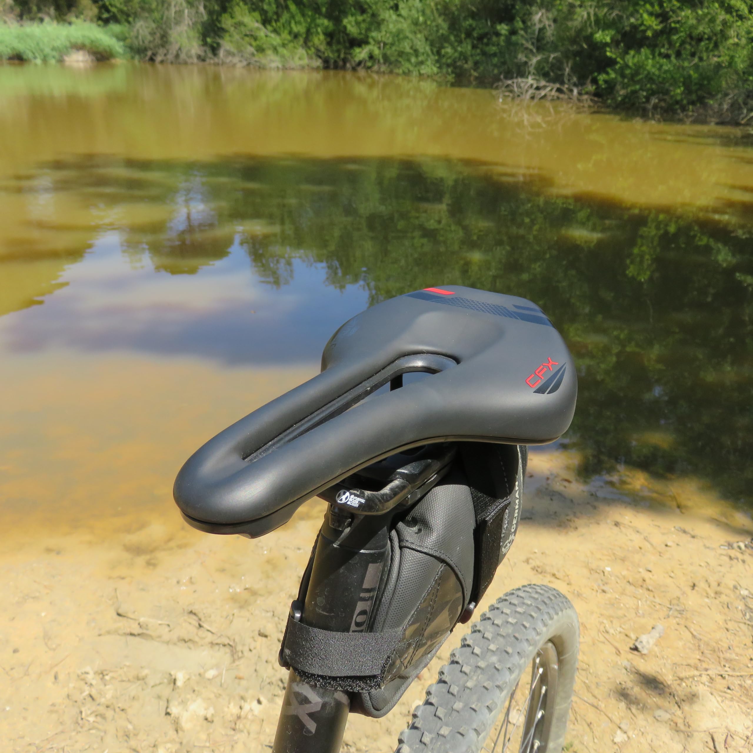 Selle San Marco GROUND Carbon FX - Sella MTB Leggera in Carbonio con Binari DNA, Comfort Ergonomico per Bici da Corsa e Fuoristrada