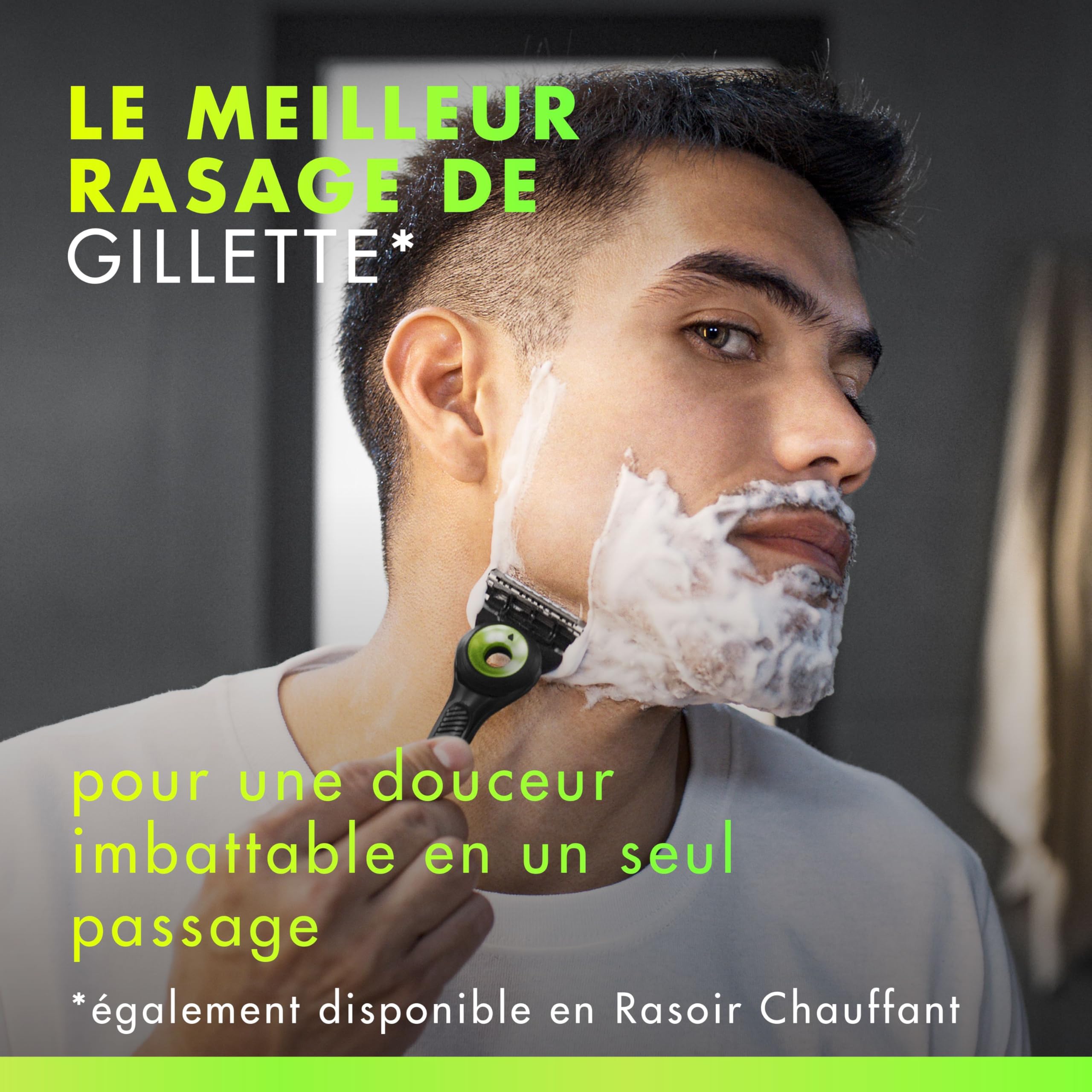 Gillette Labs Rasoir Homme, avec 8 Recharges, Noir – Manche Réutilisable en Métal, Cartouche de Rechange à Lames Affutées, Tête Flexible, Rasage Efficace avec la Technologie FlexDisc 2D