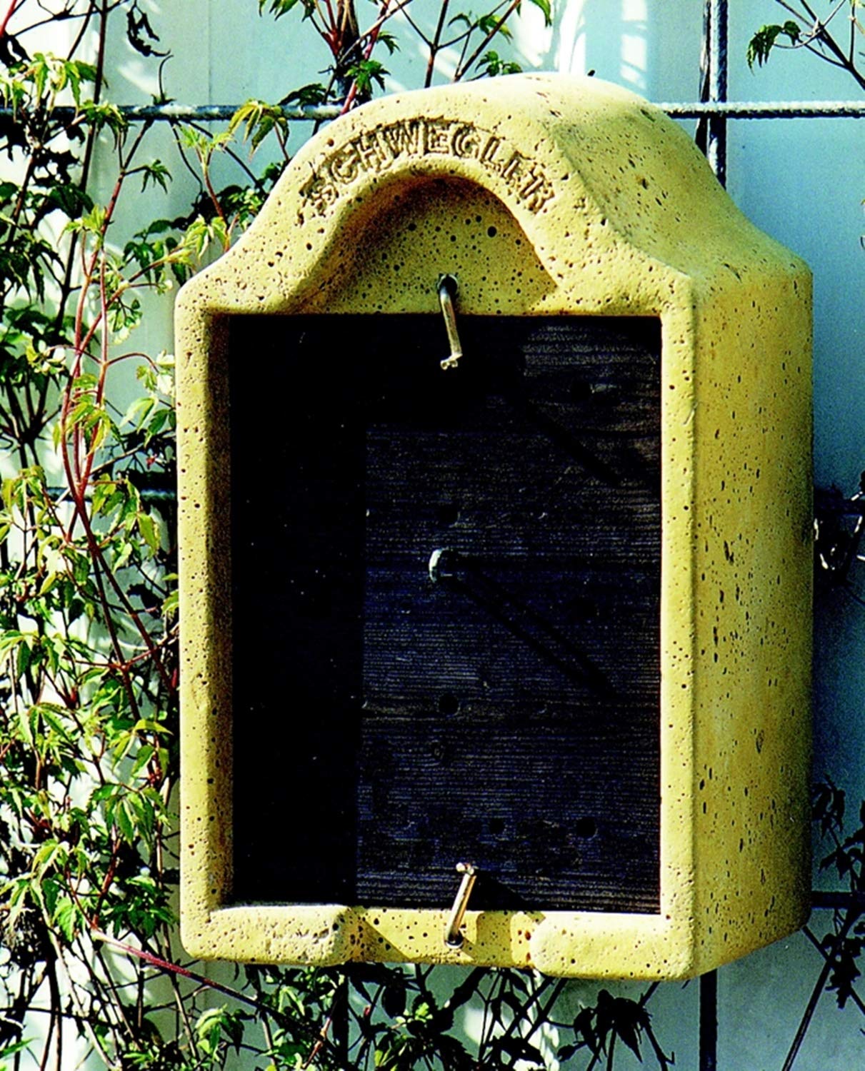 Naturschutzprodukt Hornissenhaus für solitär lebende Hornissen Nest Hornissenkasten aus Holzbeton Höhe 33 cm