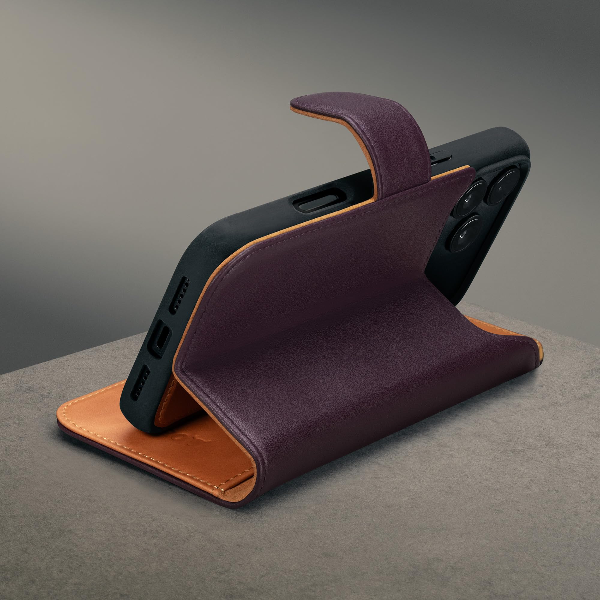 TORRO Etui skórzane kompatybilne z iPhone 17 Pro - skórzane etui bumper z odpinanym etui portfelowym ze stojakiem i przegródkami (kompatybilne z oficjalnymi ładowarkami MagSafe) - Ciemna Wiśnia