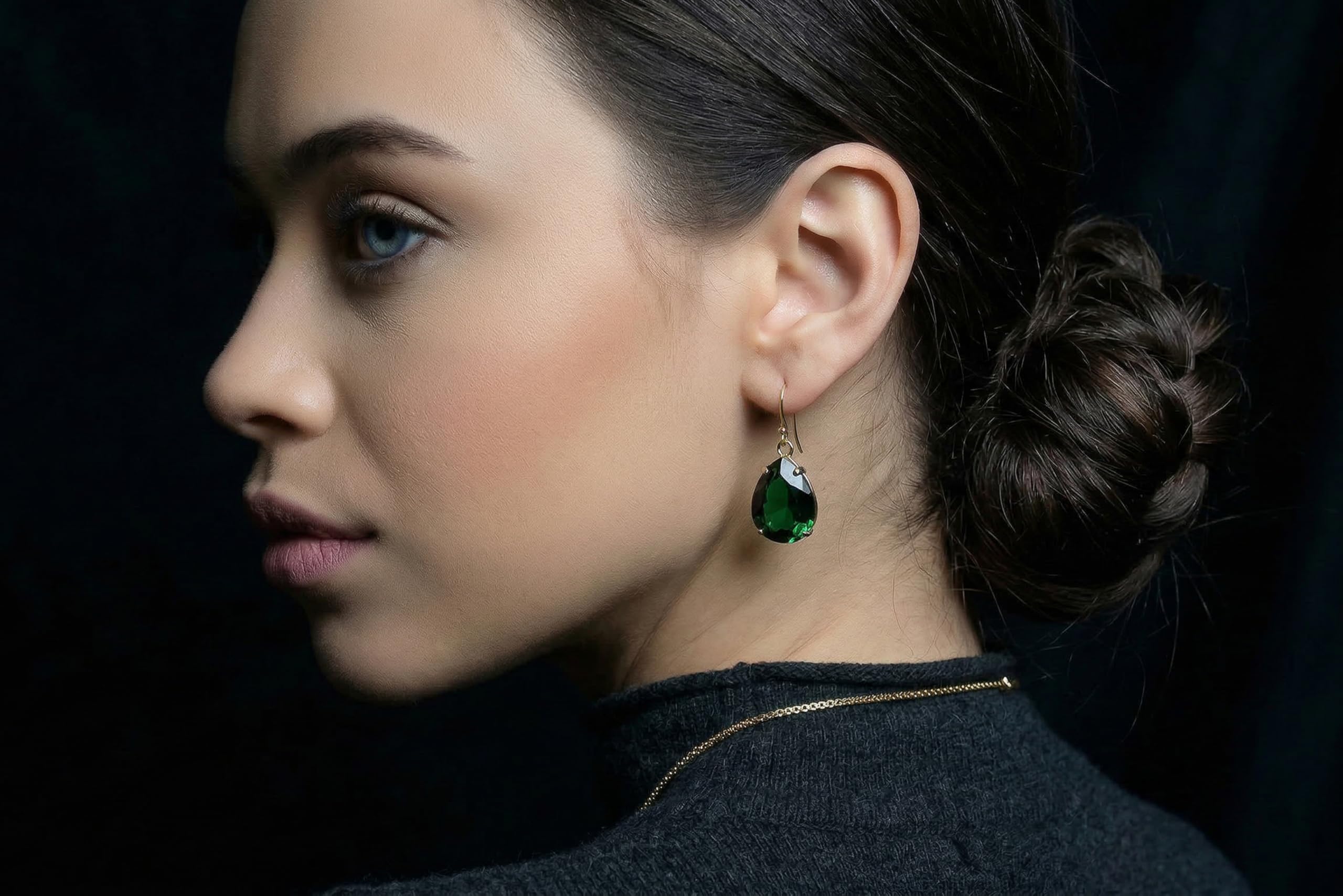 Pendientes Esmeralda Femeninos - Joyas Artesanales con Piedra Preciosa de Mayo en Forma de Pera - Pendientes de Moda Personalizados para Mujer - con Caja de Lujo