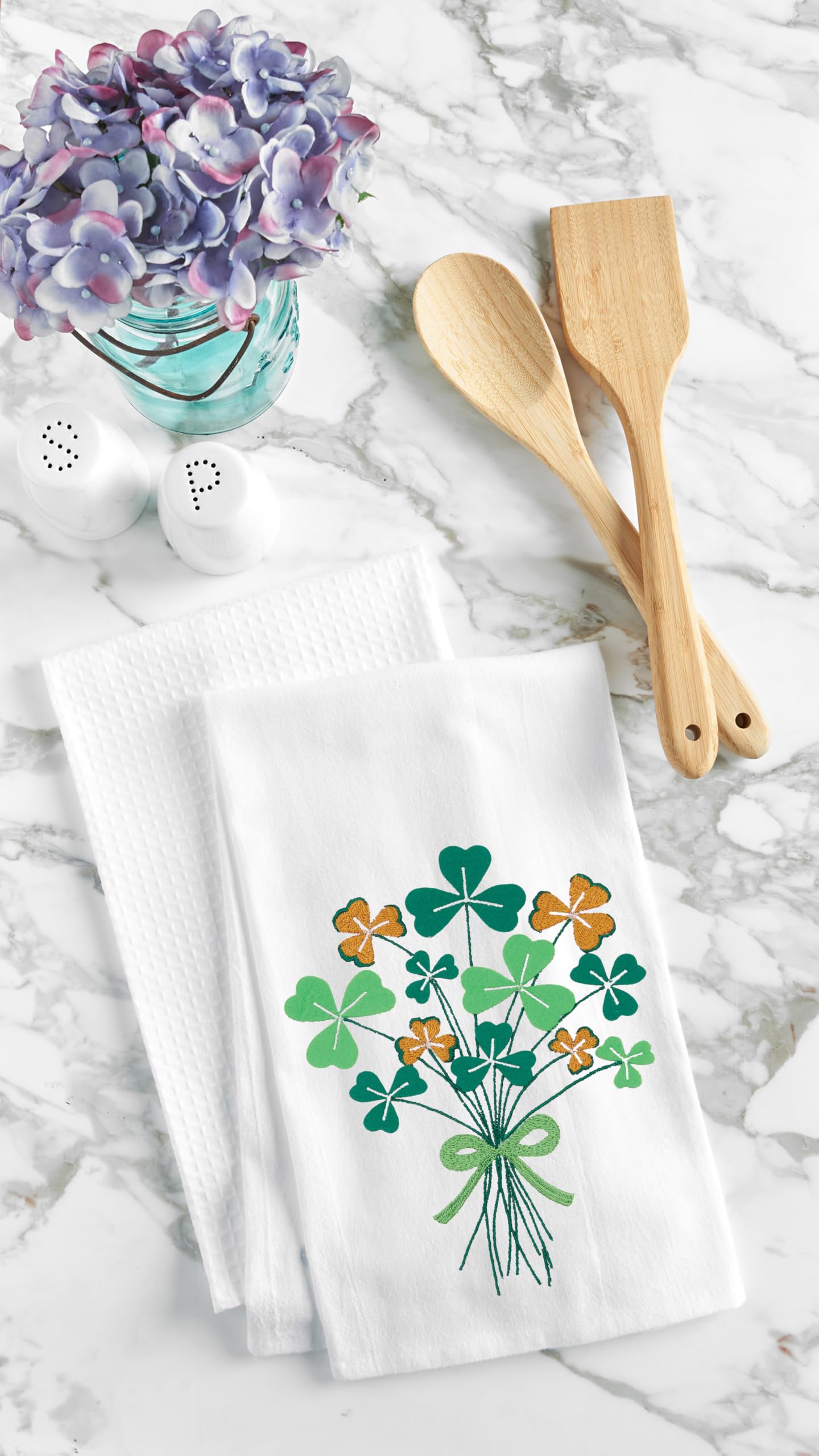 C&F Home St. Patrick's Day Shamrock Bouquet Flour Sack Cotton Kitchen Dishtowel St Pattys Day Irish Ireland Clovers Home Drying Dish Hand Towel Decor Decoration Green