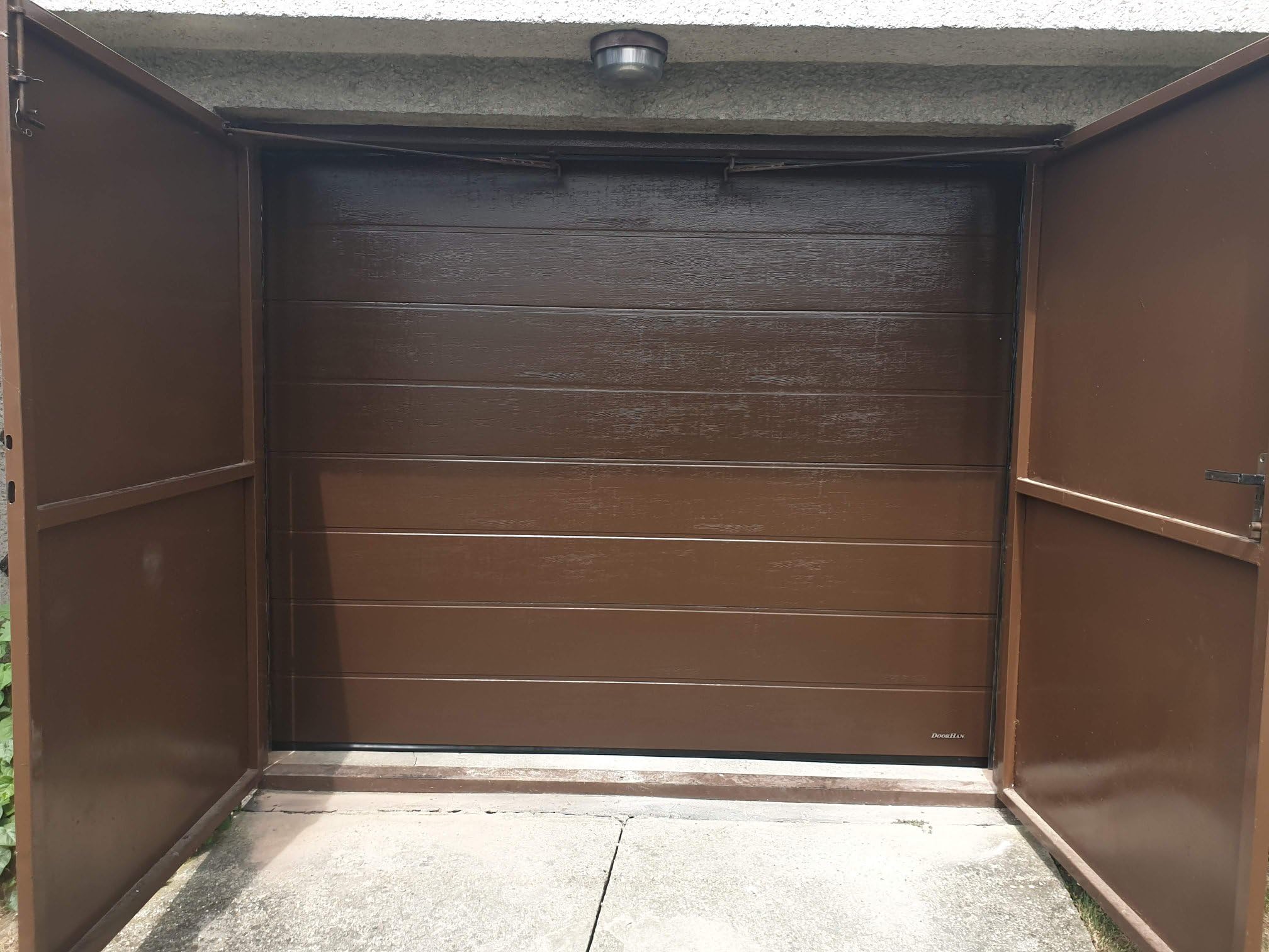 DoorHan - Puerta de Garaje | Seccional | Motorizada y emisor manual, para el Autoensamblaje, Tamaño y Color para elegir (RAL 8014 (Marrón), Ancho 2750 mm x Alto 2150 mm) extra