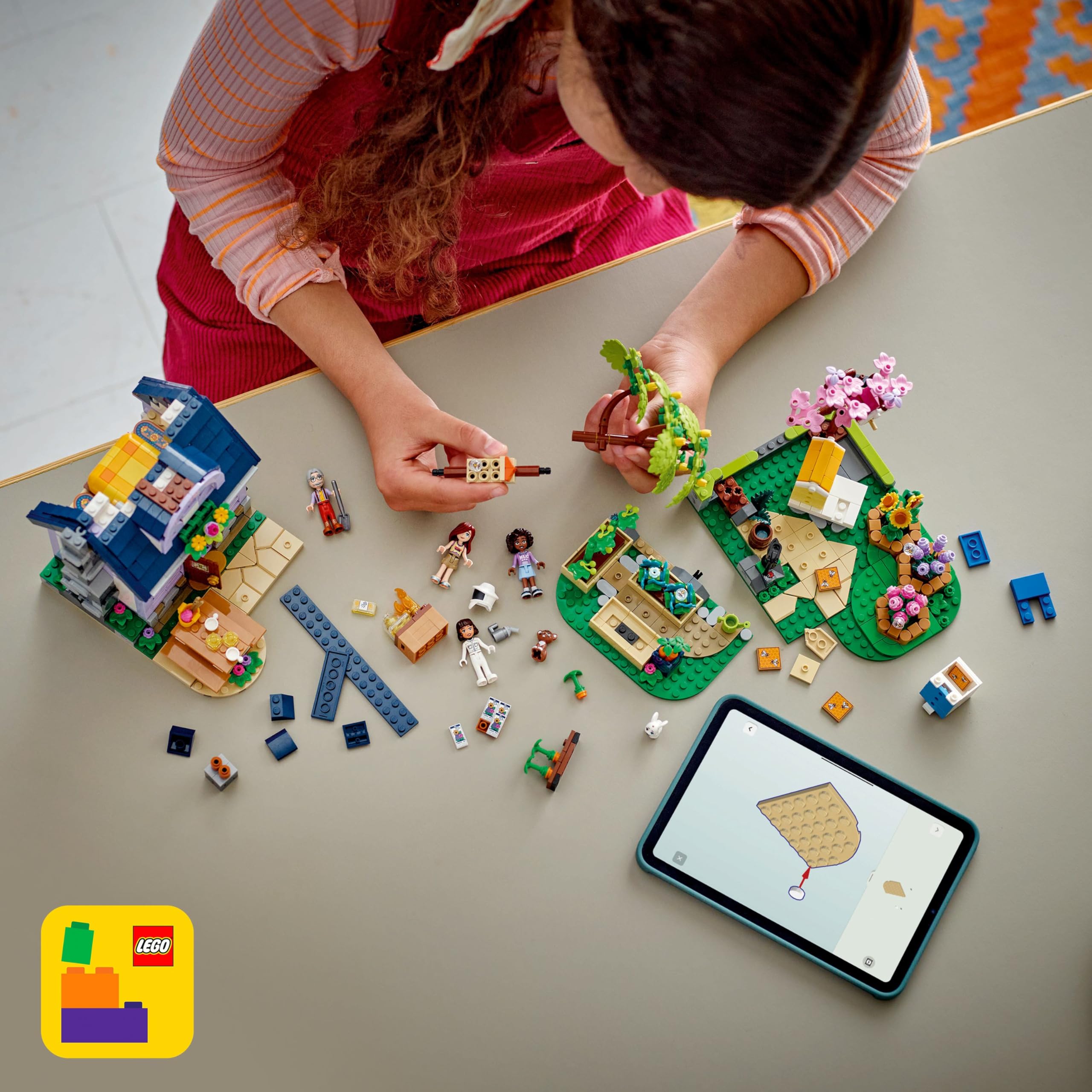 LEGO Friends Casa e Jardim de Flores dos Apicultores 42669