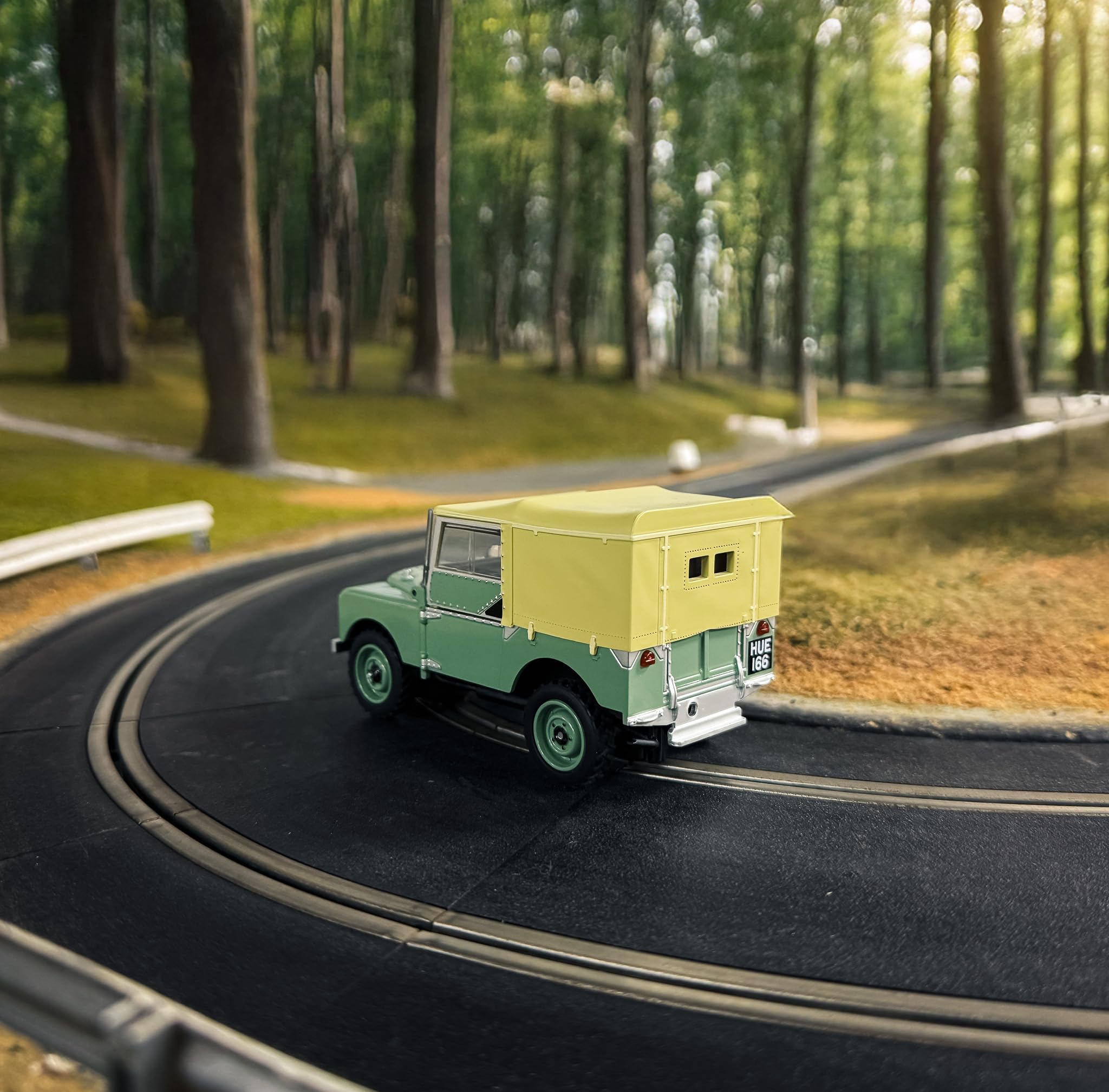 Scalextric C4600 Land Rover Series 1 - HUE166 Toy Slot Car for Use with Race Tracks and Set - Gift Ideas for Kids and Adults, Accessories