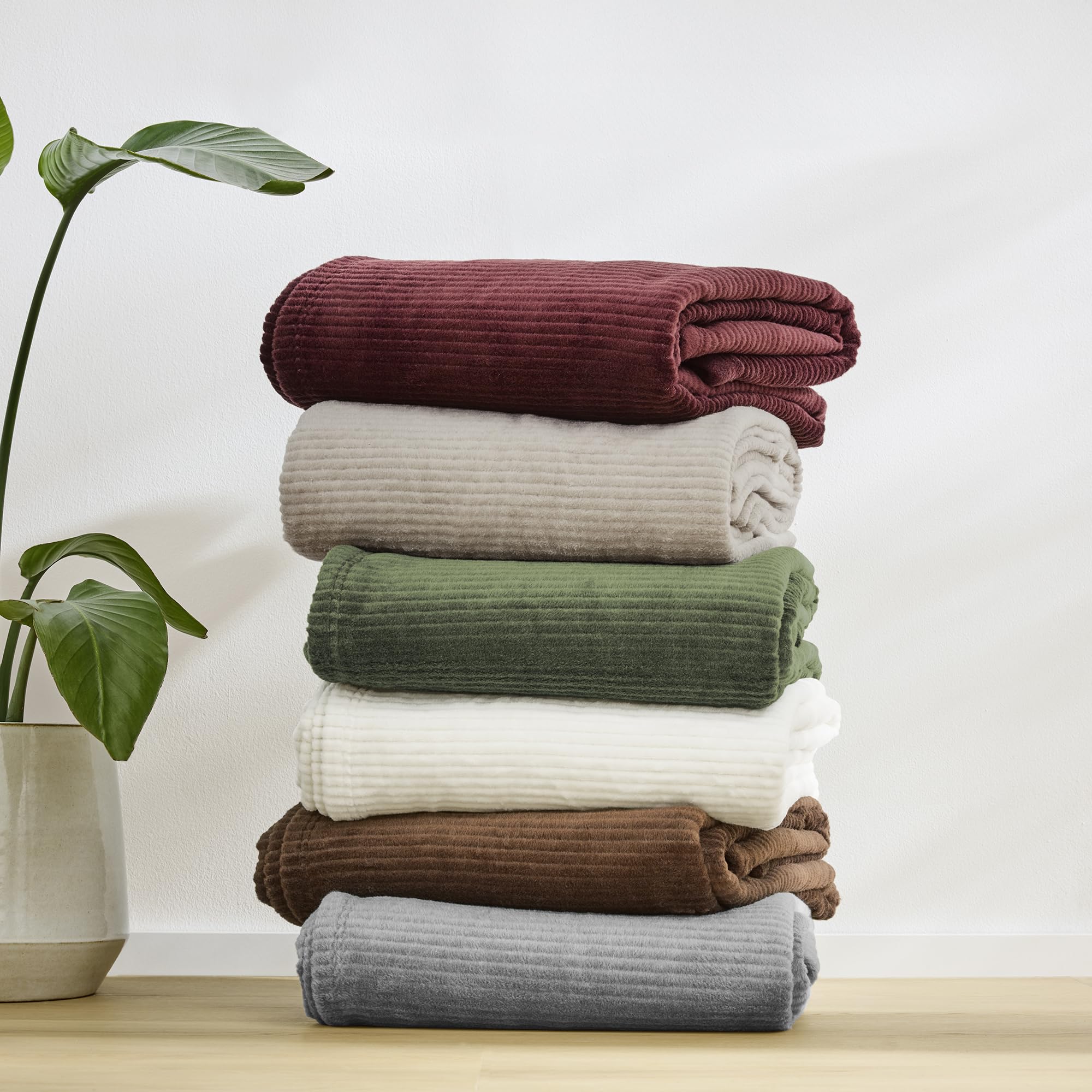 Ibena Cord Decke 150x200 cm - Baumwollmix weich, Made in Germany, warm & waschbar, Kuscheldecke grün mit Cord Struktur