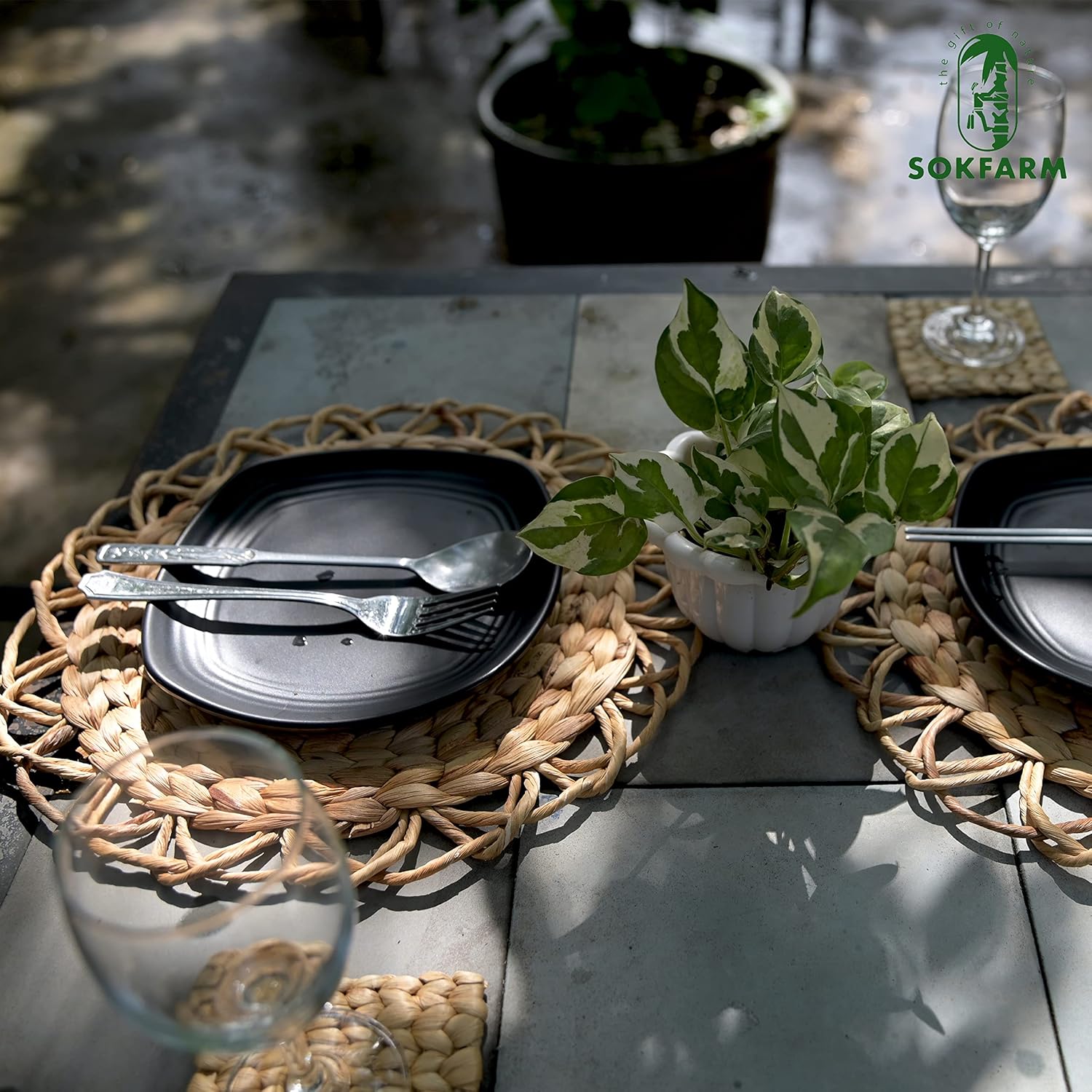 Round Woven Placemats Set of 8, Water Hyacinth Round Placemats, Plate Chargers for Dinner Plates, Individuales para Mesa De Comedor, Thanksgiving Christmas Rattan Charger Plates 13.4 in